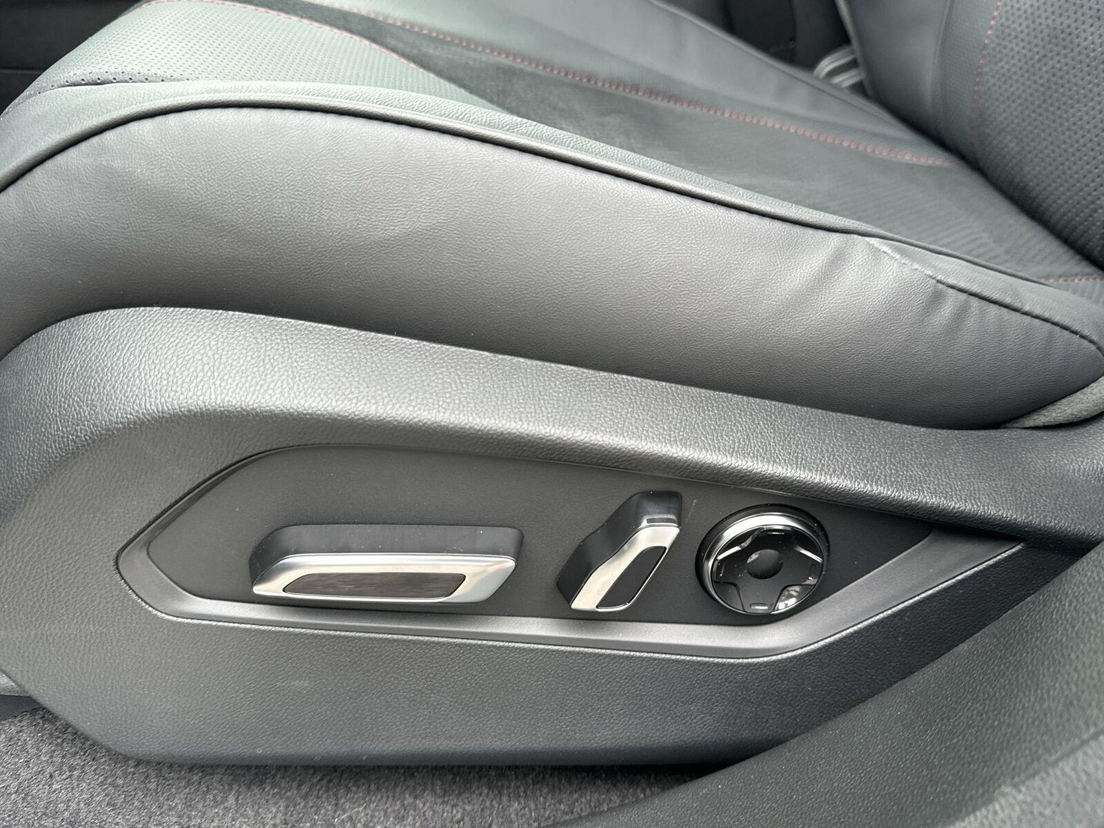 Thumbnail: 2026 Acura RDX - 15