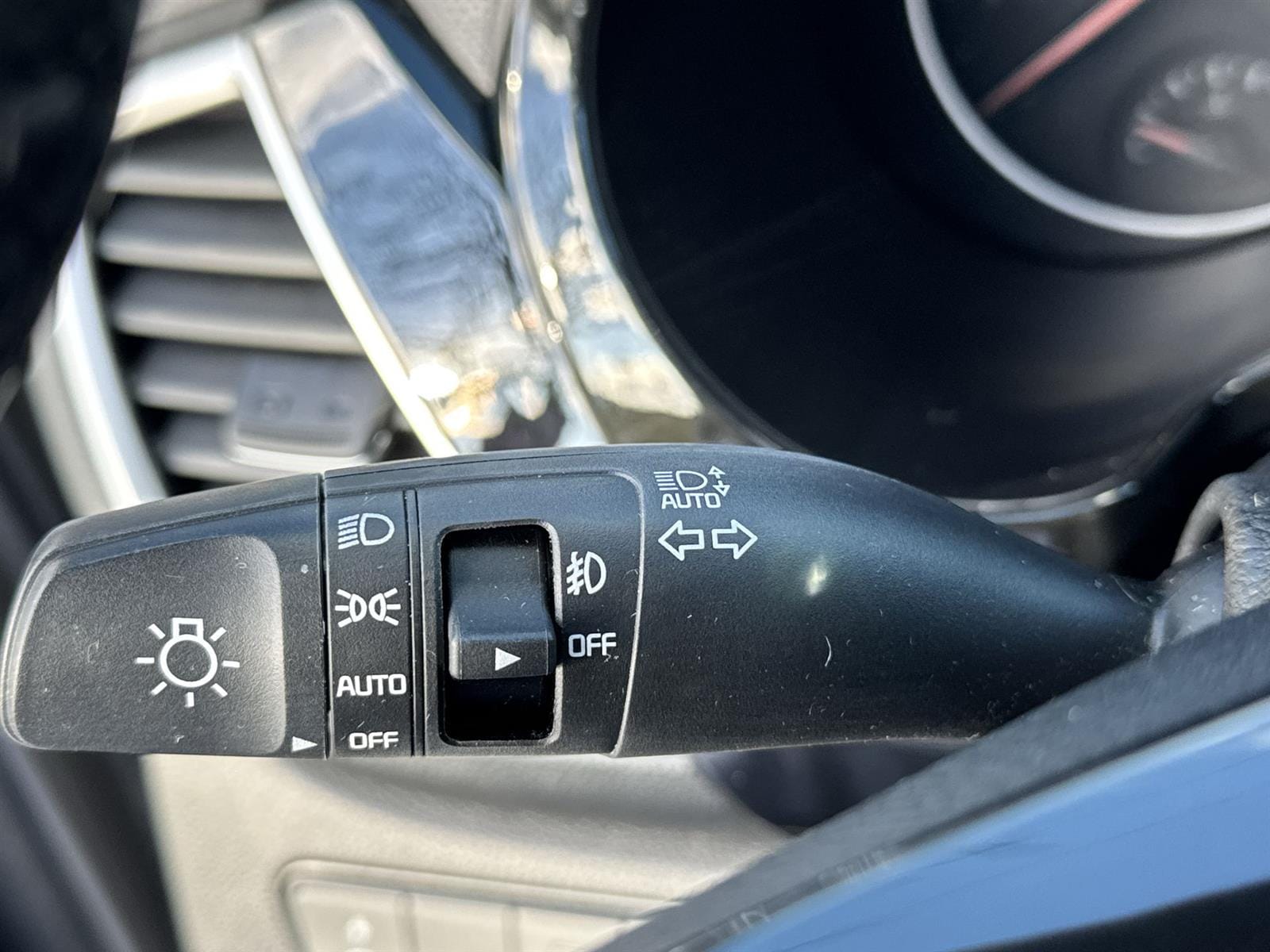 Thumbnail: 2023 Kia Seltos - 25