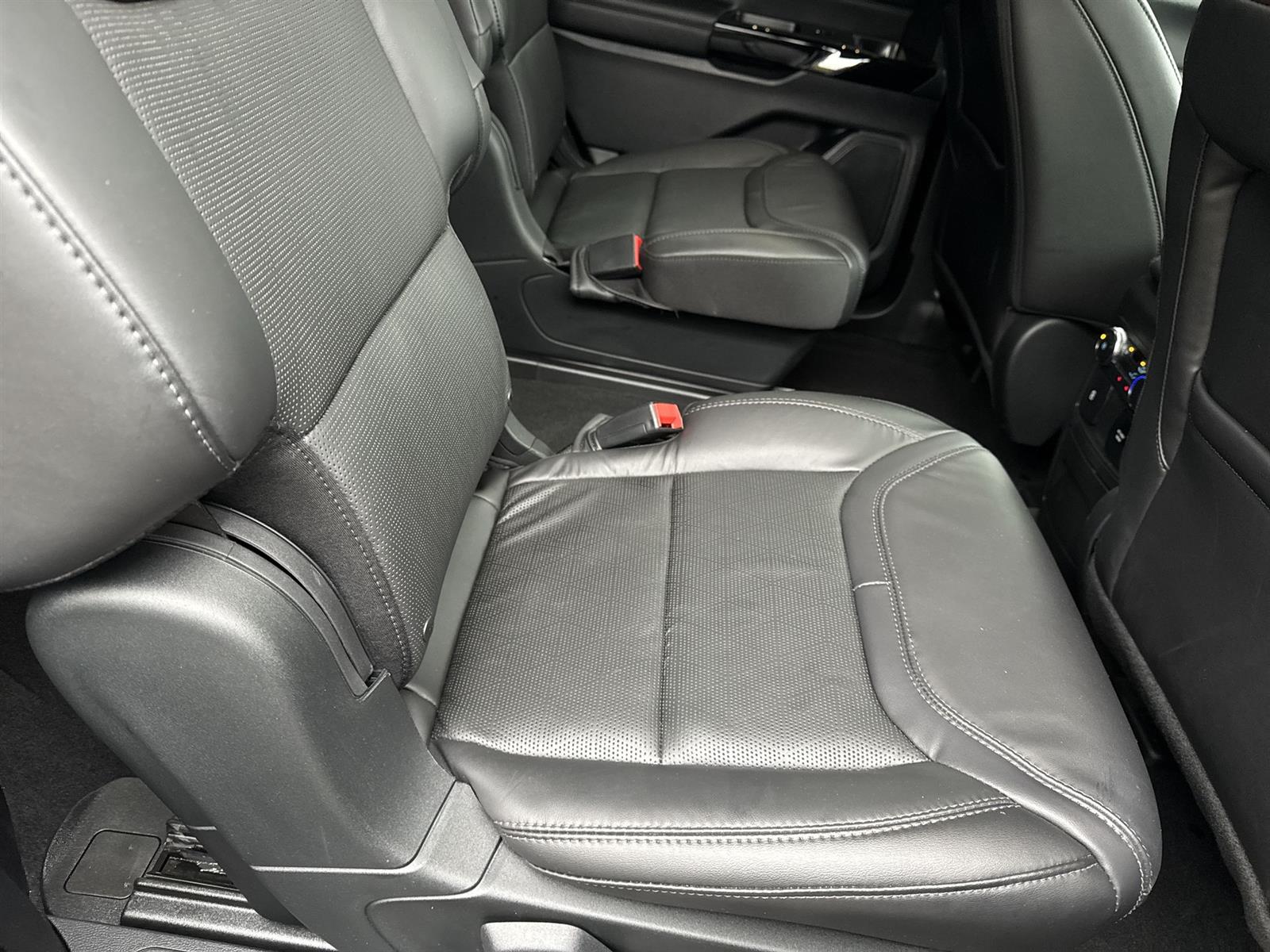 Thumbnail: 2022 Ford Explorer - 15