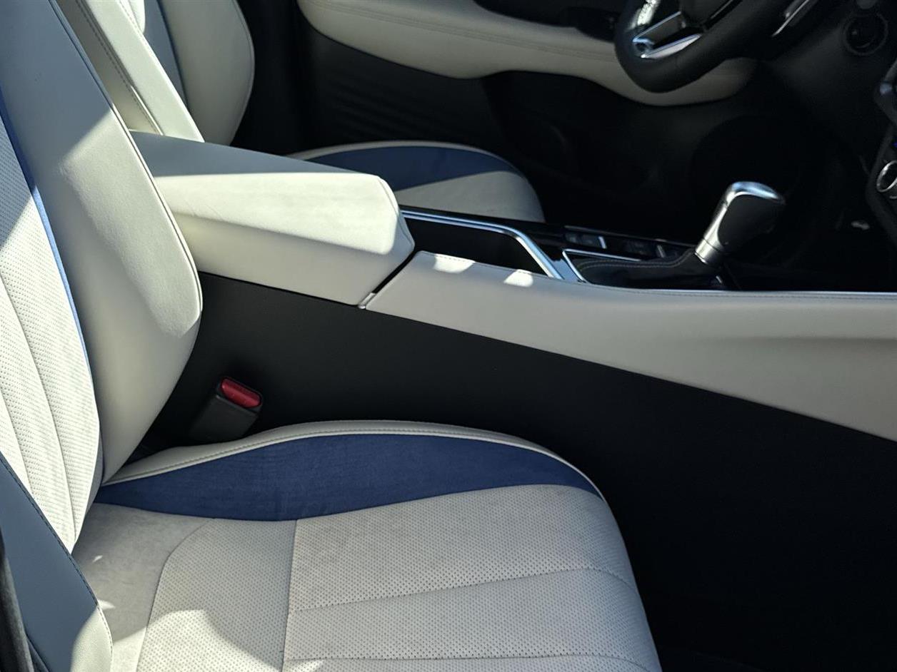 Thumbnail: 2025 Acura ADX - 18