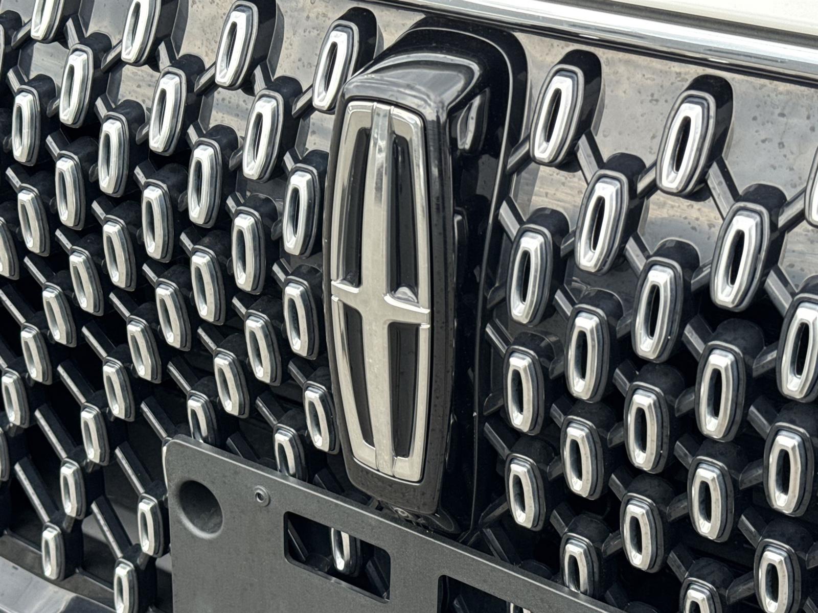 Thumbnail: 2025 Lincoln Aviator - 10