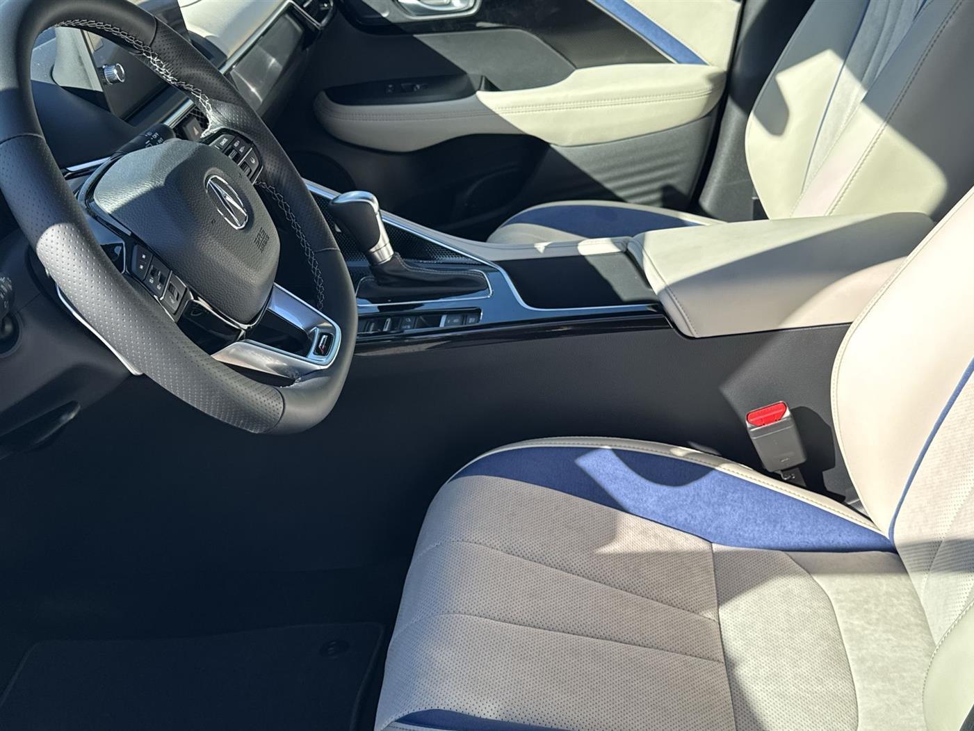 Thumbnail: 2025 Acura ADX - 12