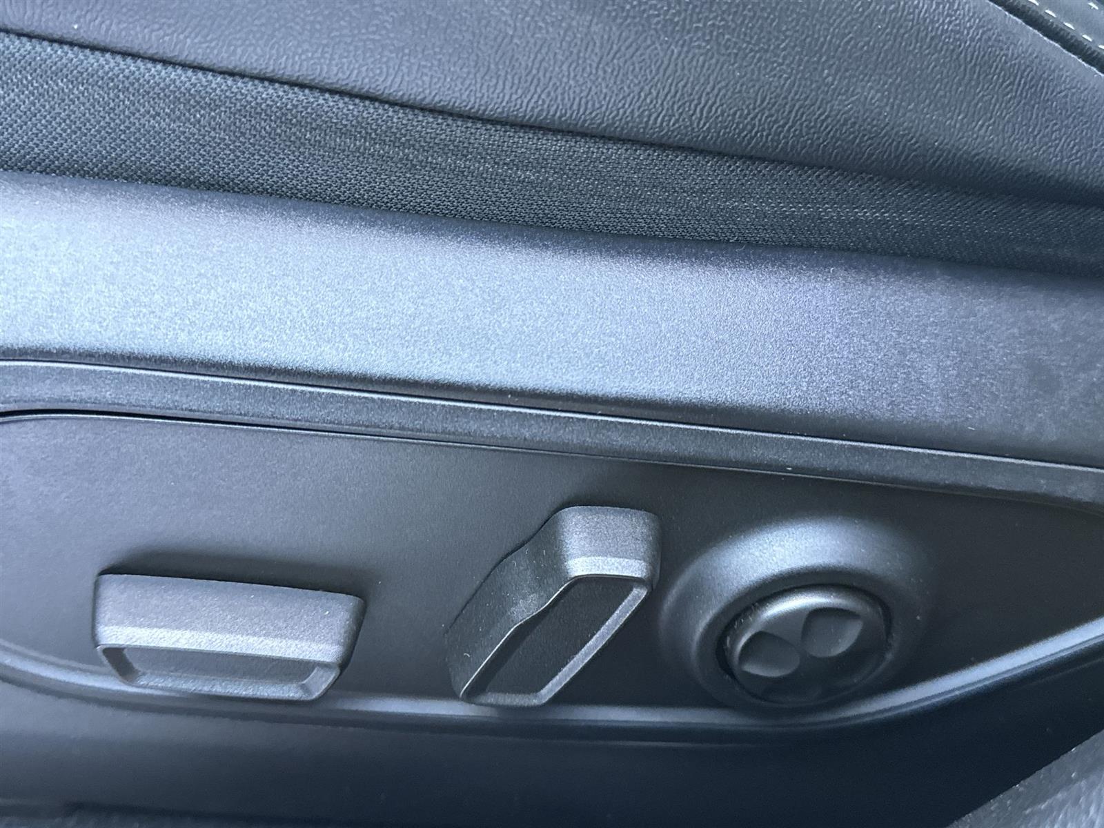 Thumbnail: 2023 Jeep Grand Cherokee - 14