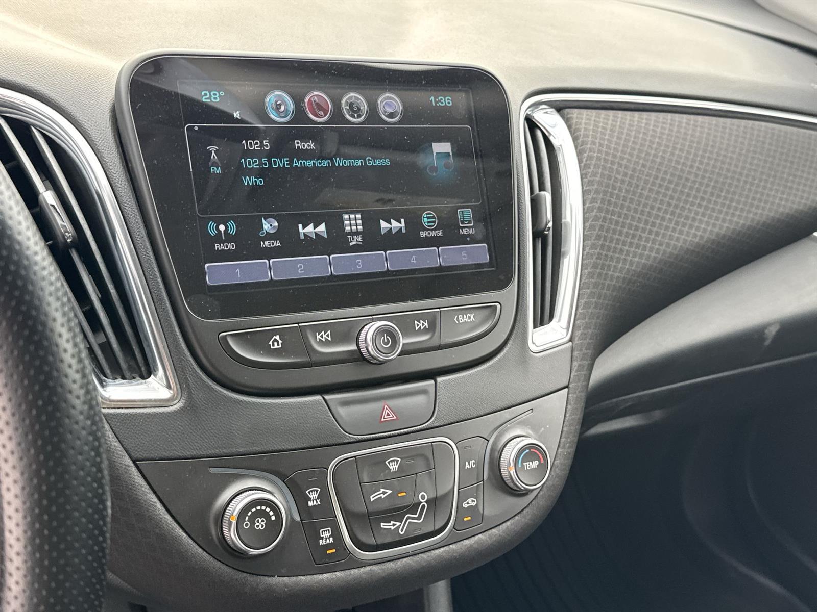 Thumbnail: 2017 Chevrolet Malibu - 23