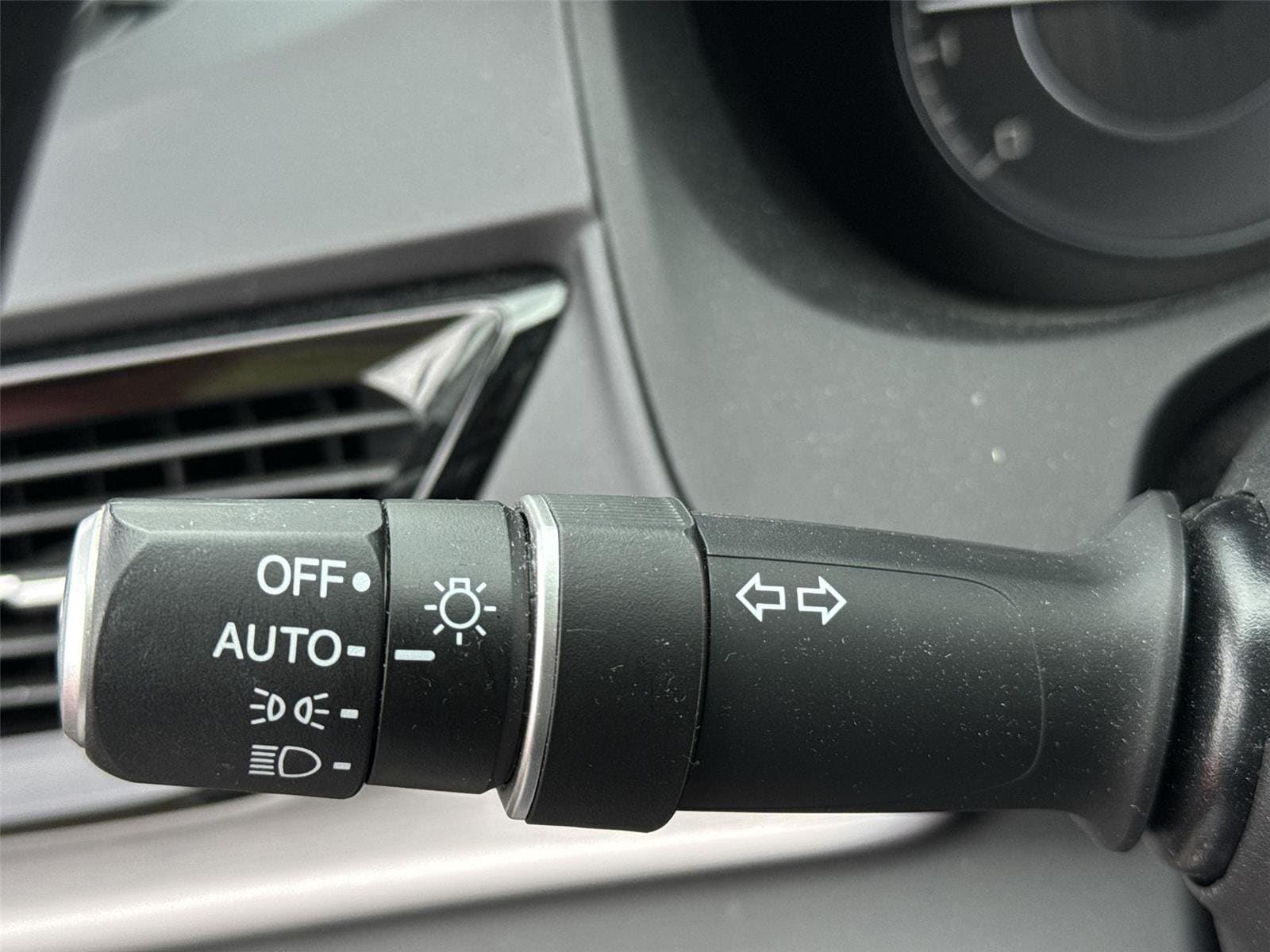 Thumbnail: 2023 Acura RDX - 15