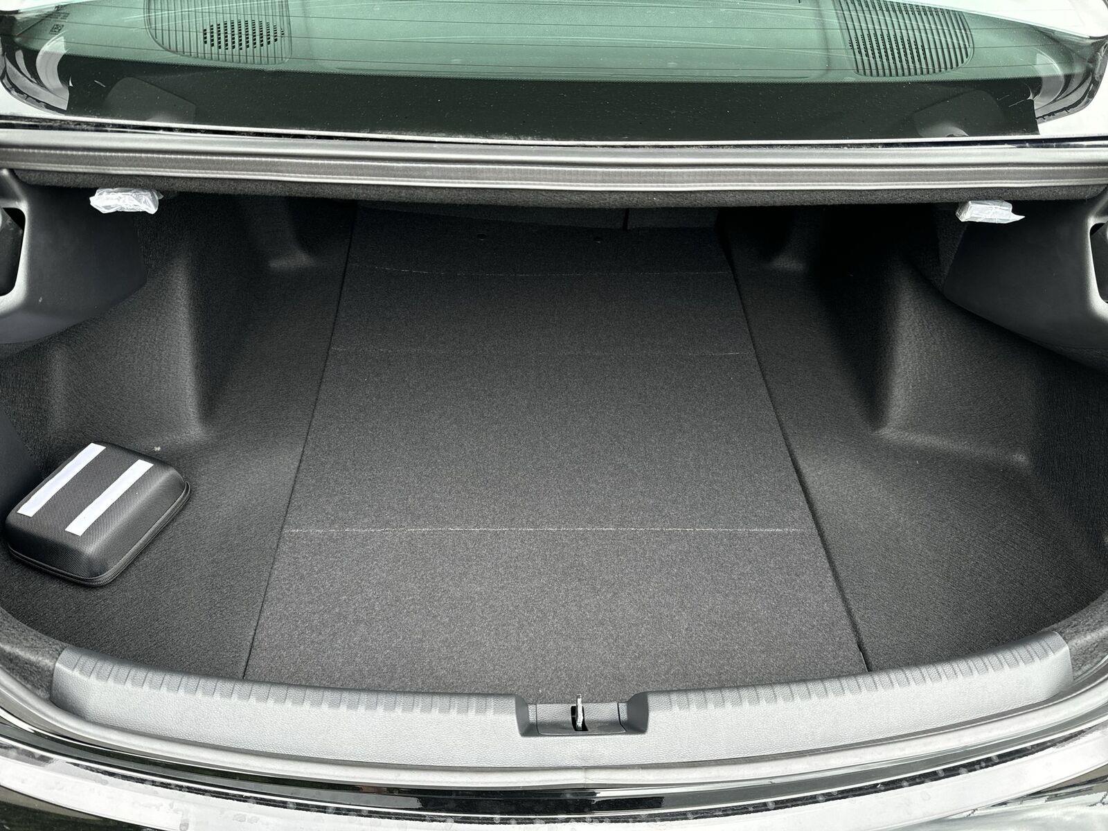 Thumbnail: 2025 Acura TLX - 12