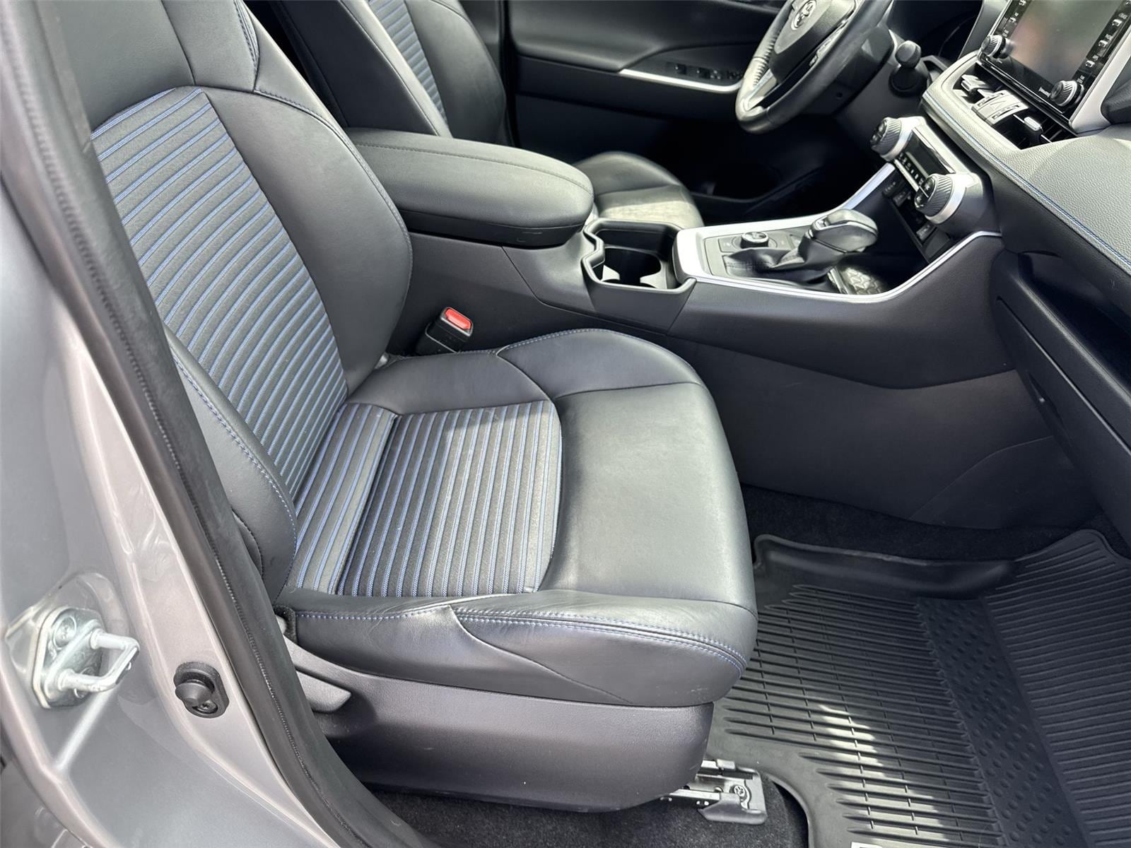 Thumbnail: 2019 Toyota RAV4 - 17