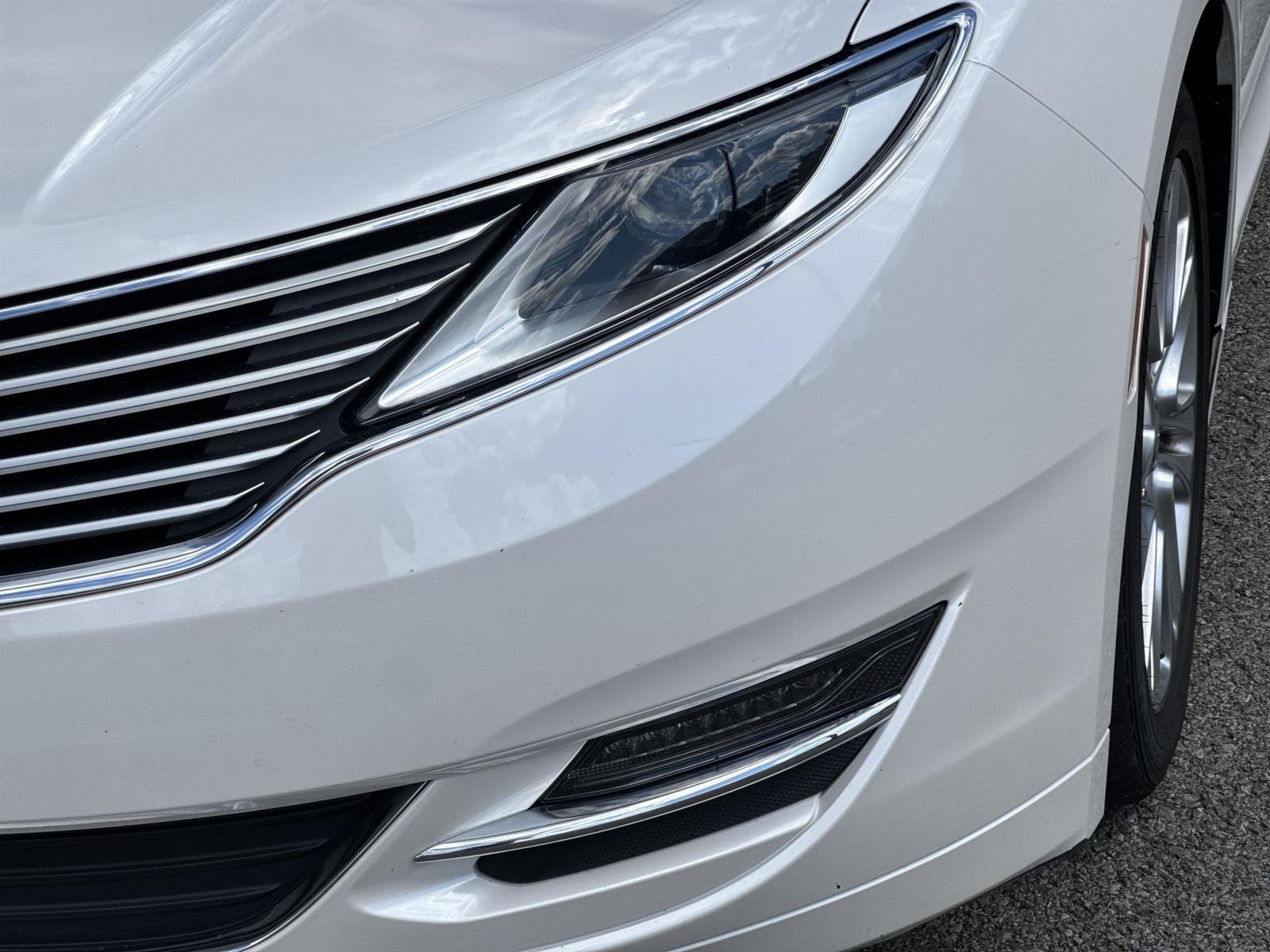 Thumbnail: 2016 Lincoln MKZ - 10