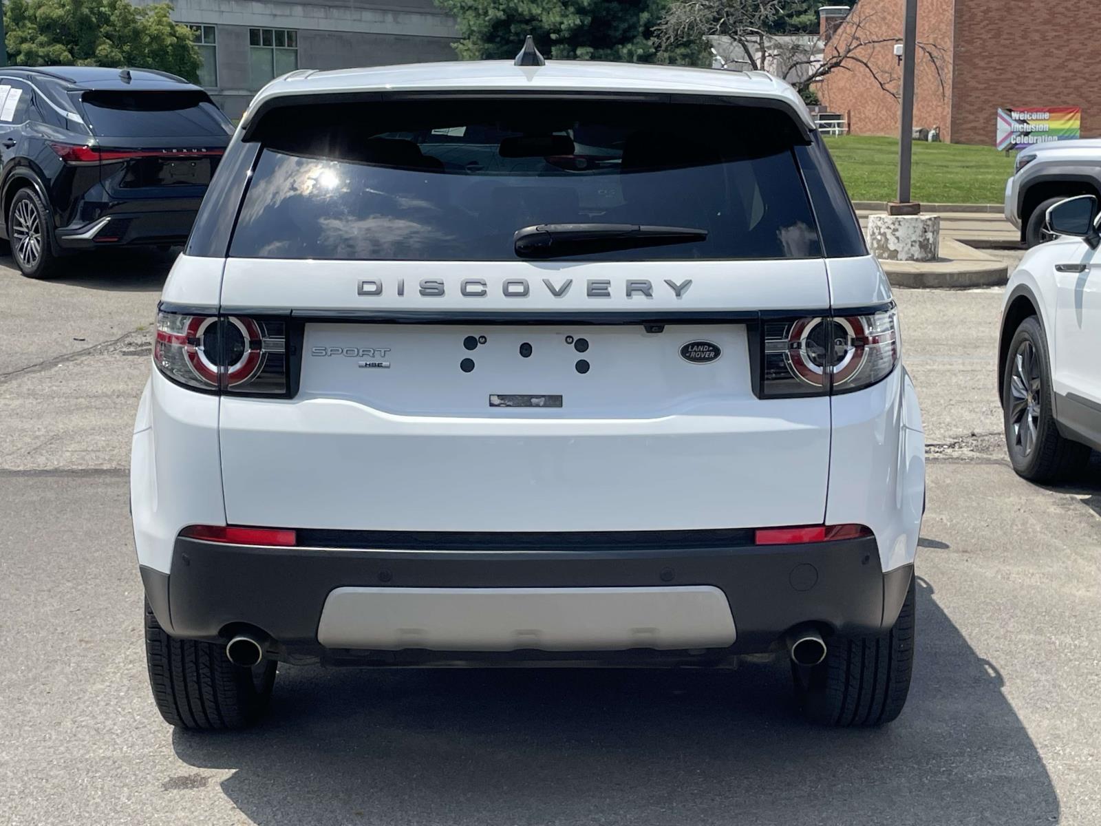 Thumbnail: 2017 Land Rover Discovery Sport - 11