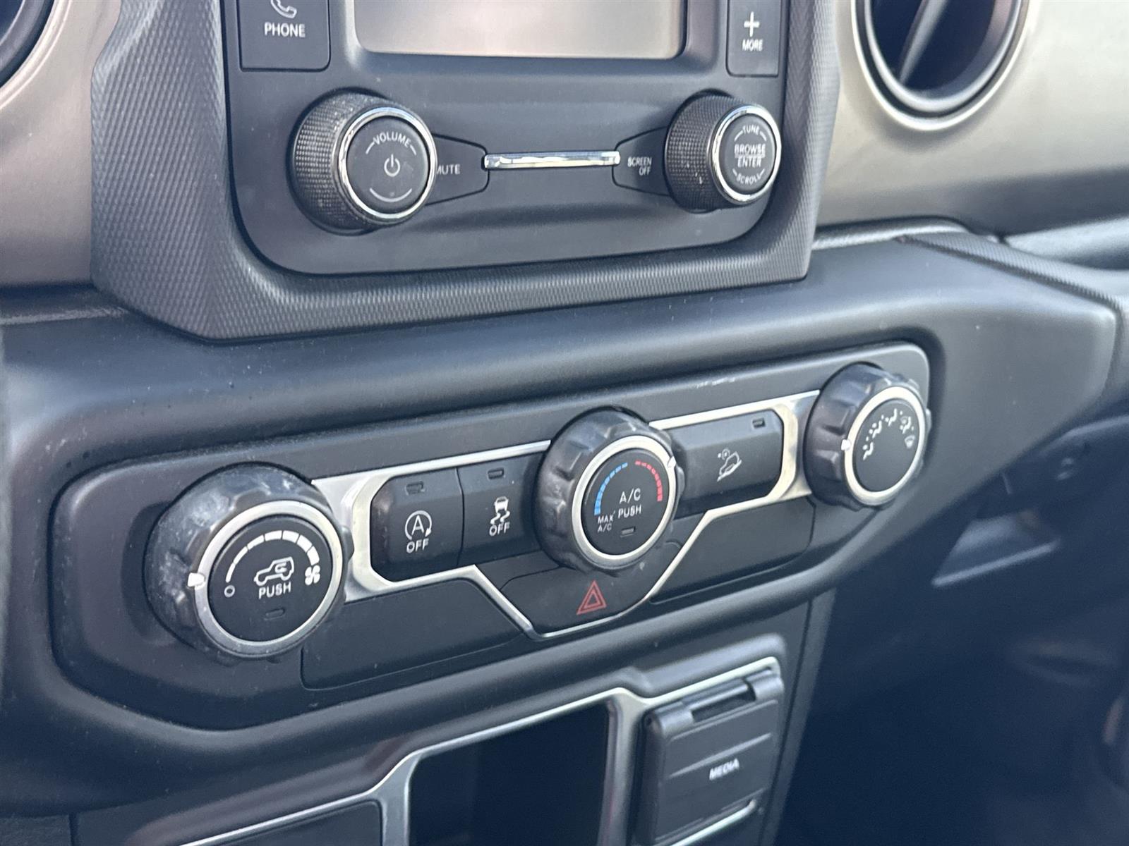 Thumbnail: 2021 Jeep Wrangler - 29