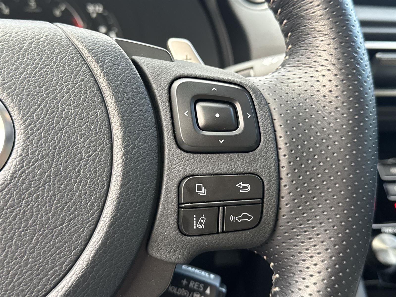 Thumbnail: 2022 Lexus IS - 21