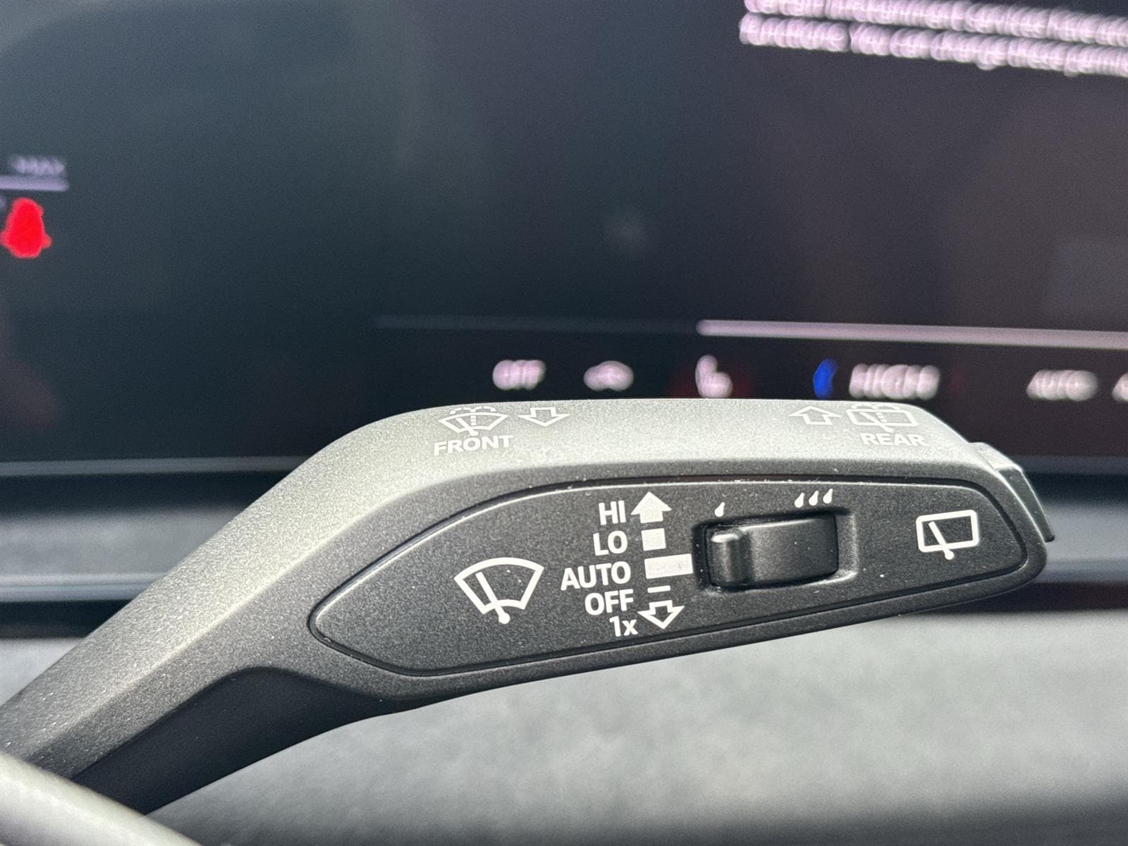 Thumbnail: 2025 Audi SQ6 e-tron - 21