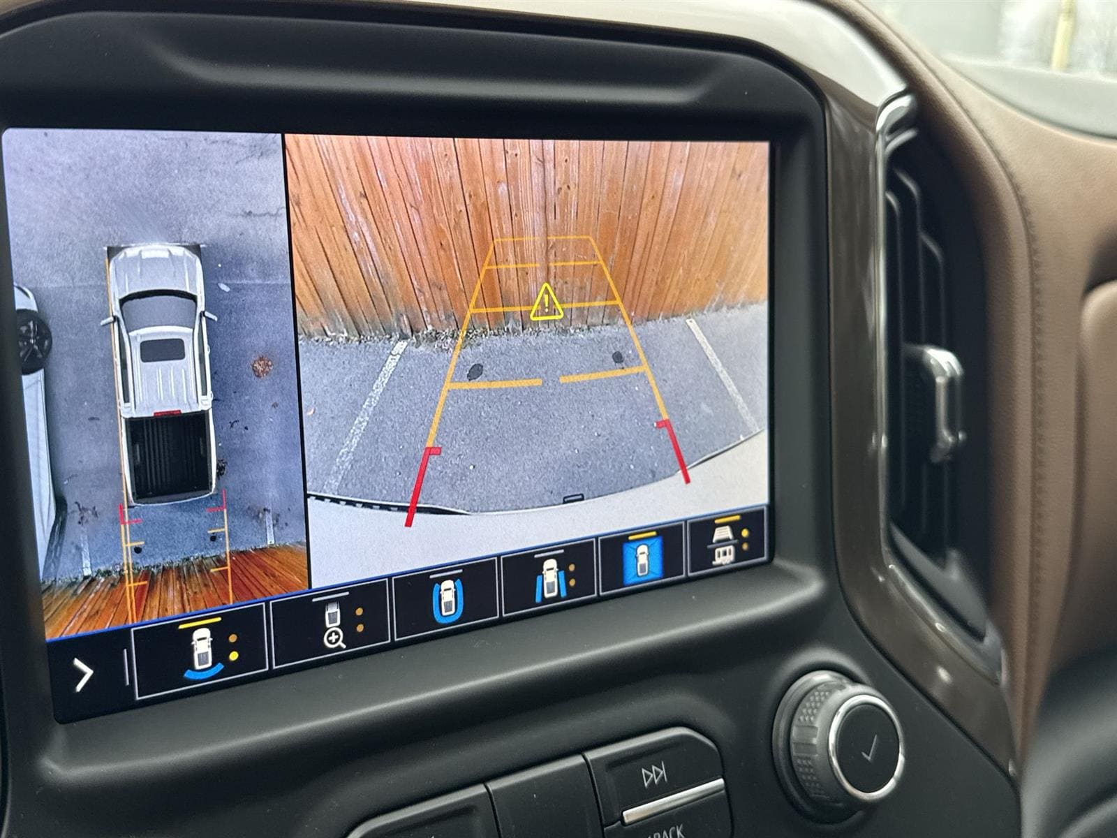 Thumbnail: 2020 Chevrolet Silverado 1500 - 28