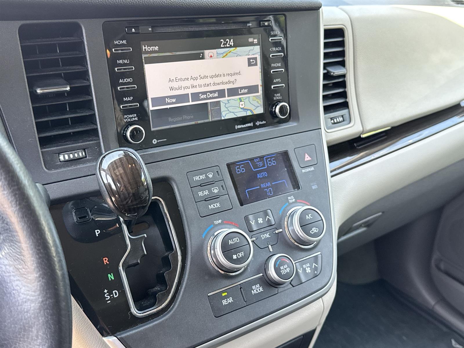 Thumbnail: 2020 Toyota Sienna - 23
