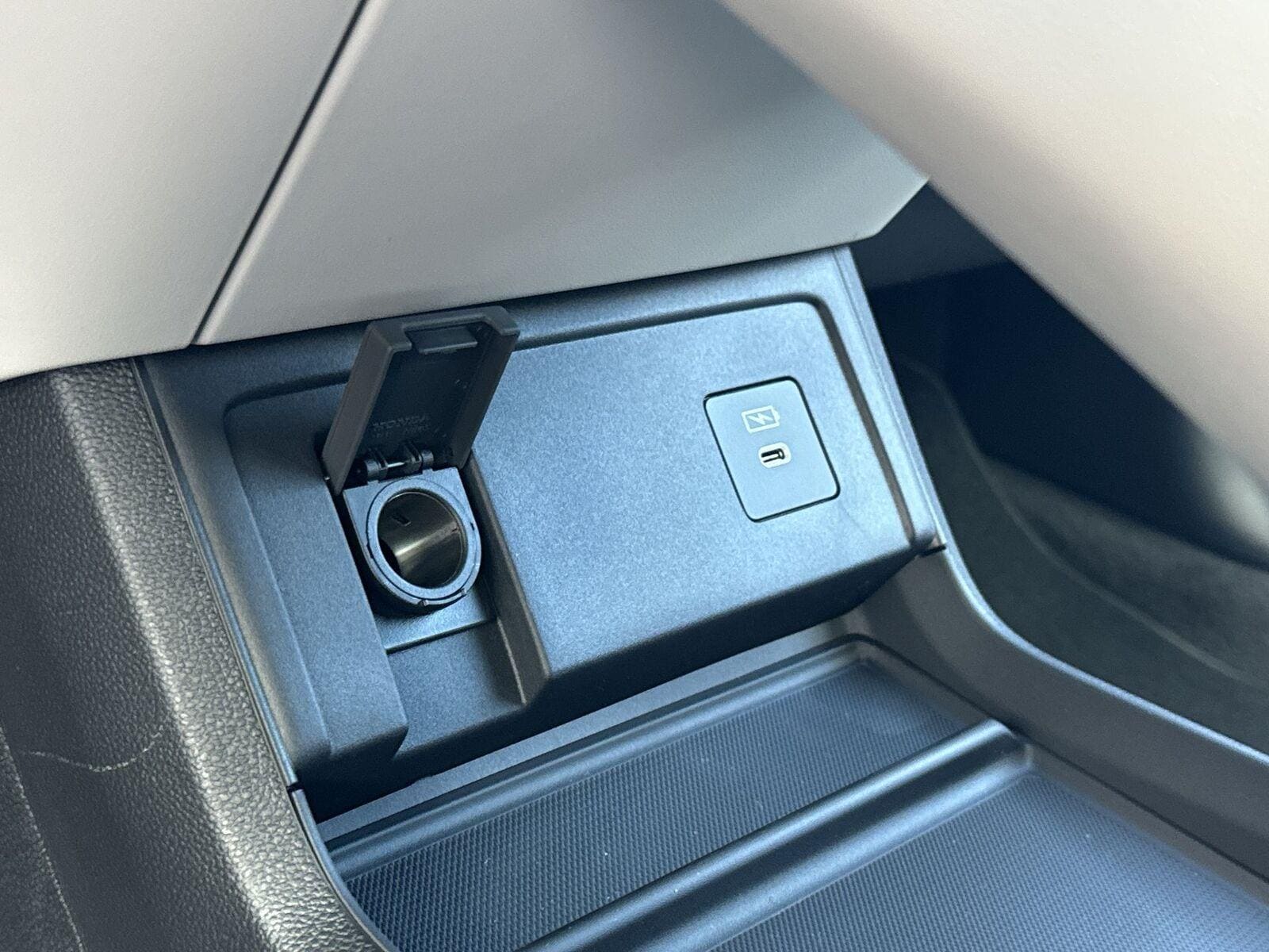 Thumbnail: 2026 Acura RDX - 32