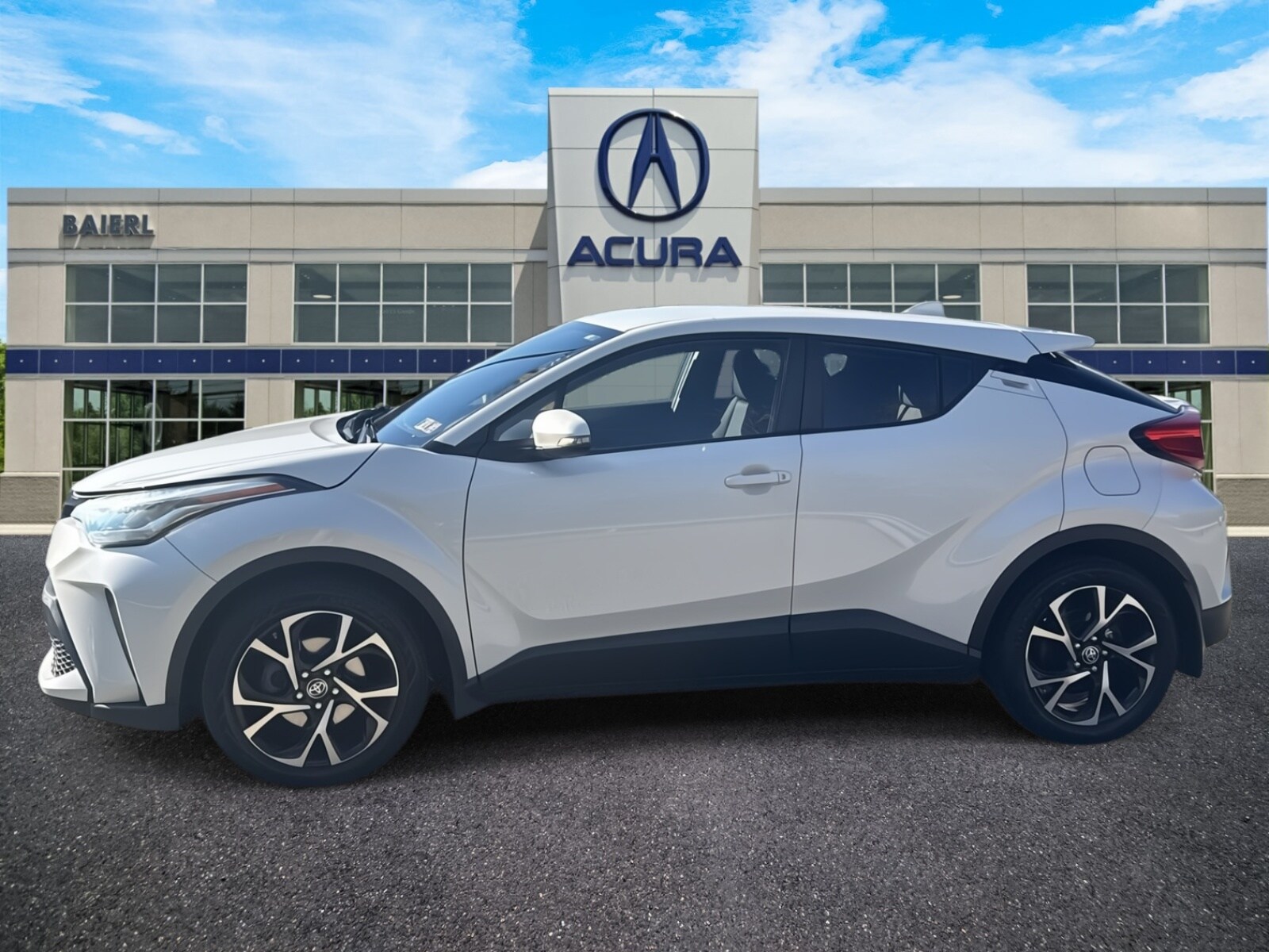2021 Toyota C-HR XLE photo 2