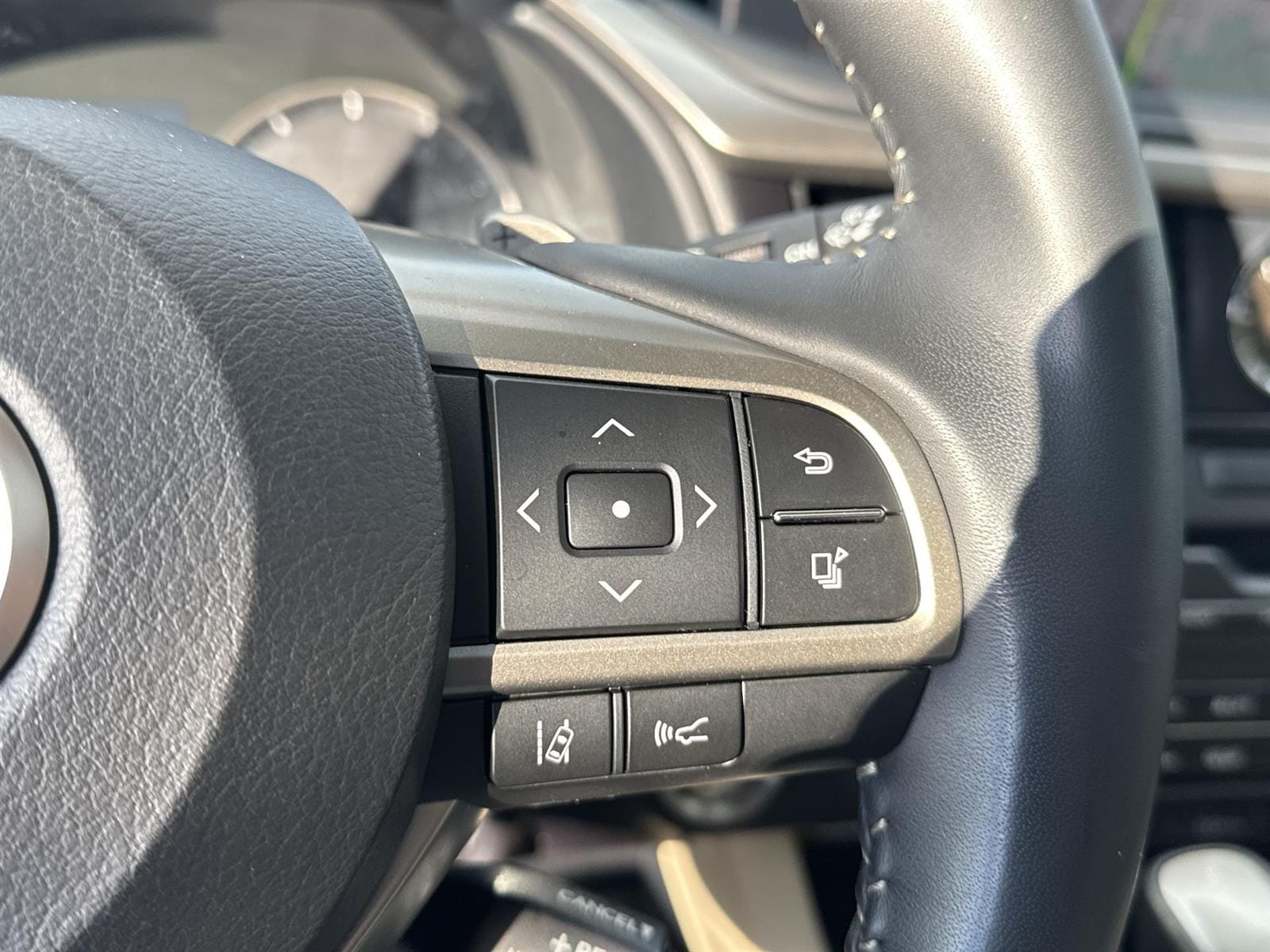 Thumbnail: 2022 Lexus RX - 20