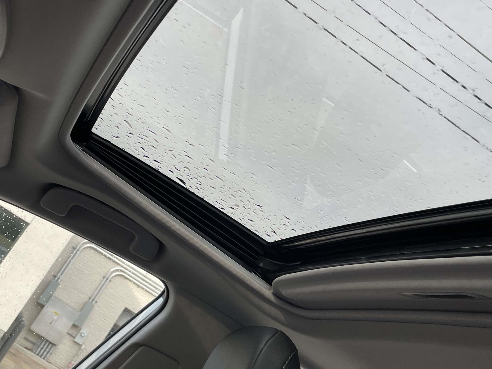 Thumbnail: 2022 Toyota Camry - 14