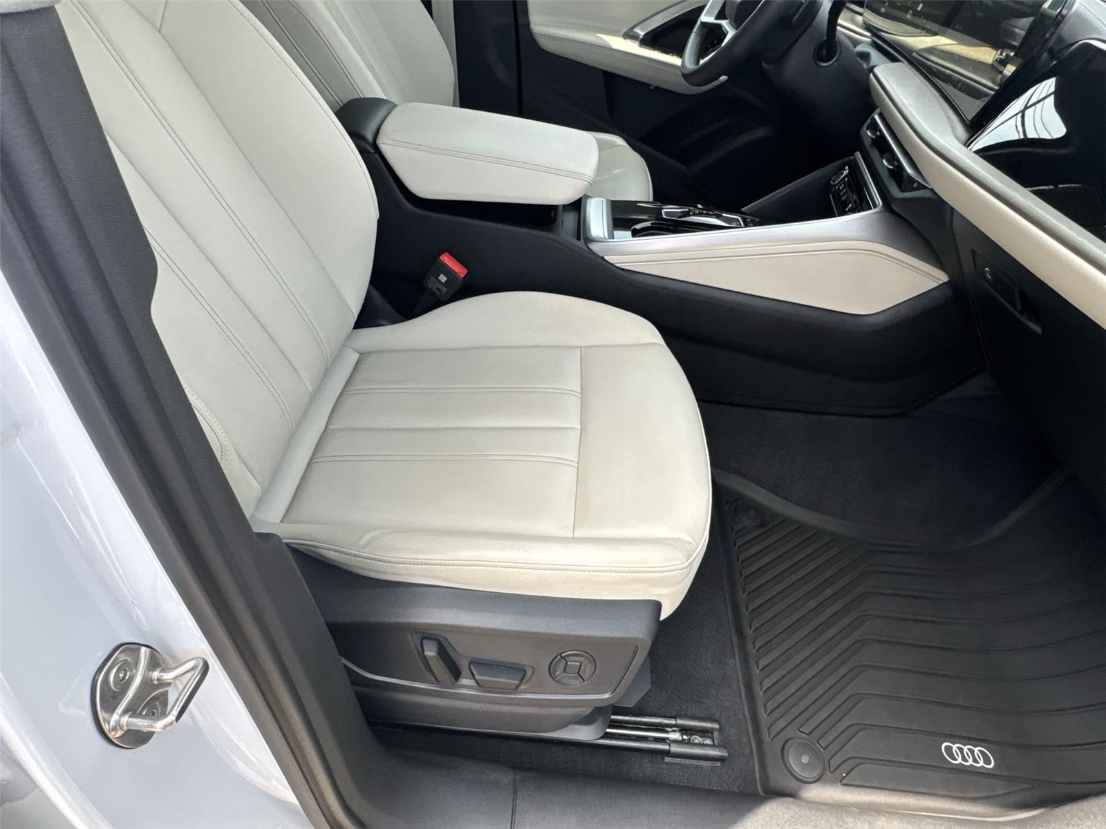 Thumbnail: 2025 Audi Q5 - 17