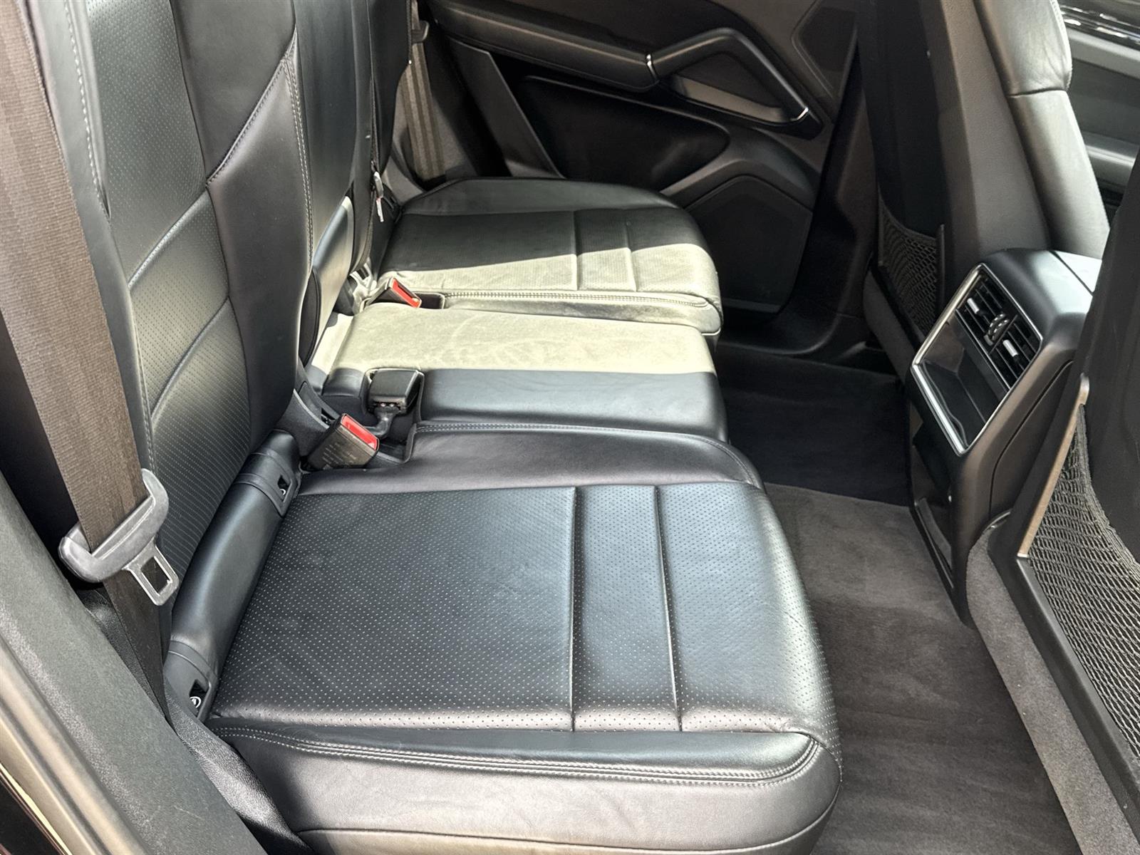 Thumbnail: 2019 Porsche Cayenne - 15