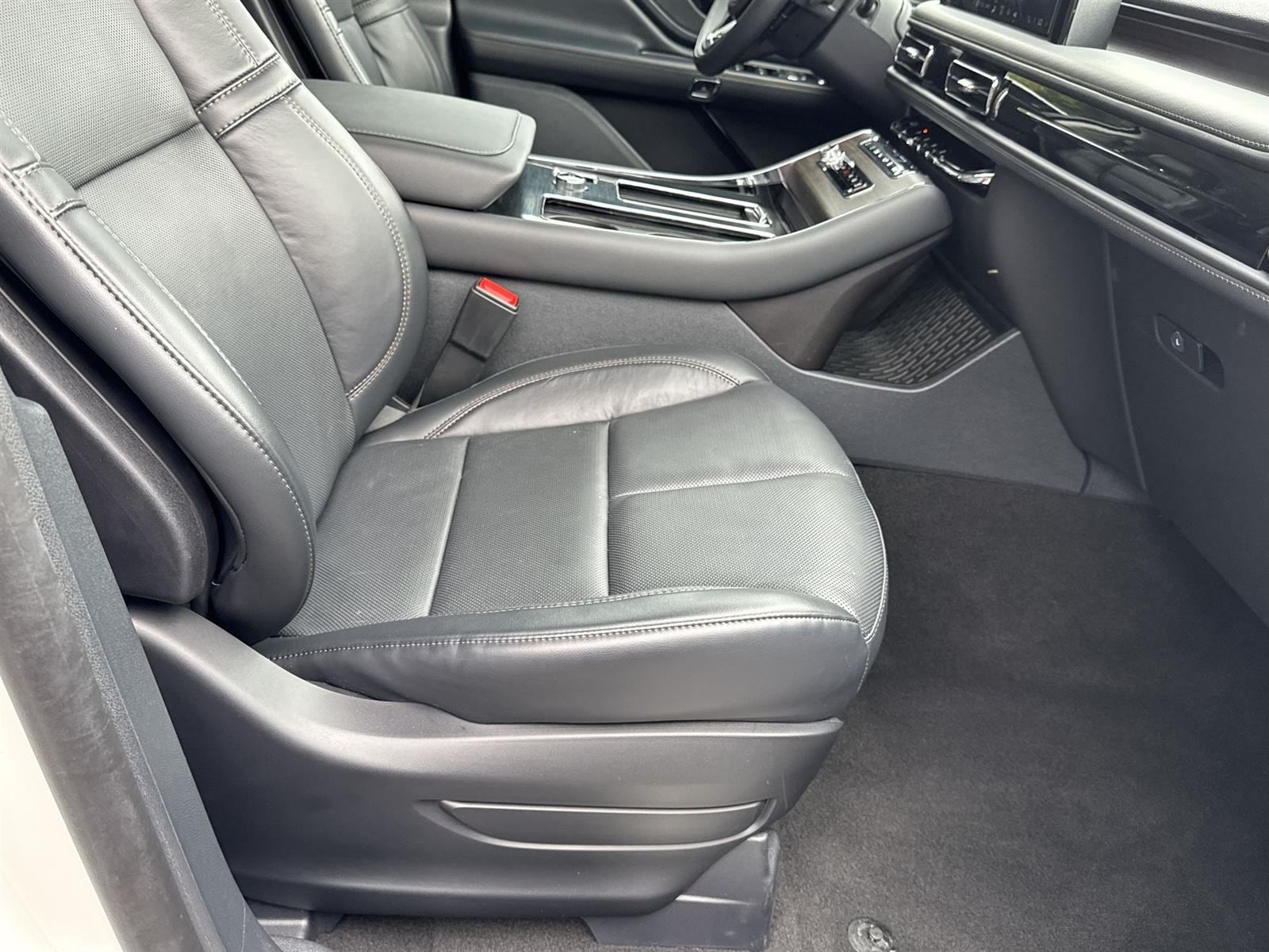 Thumbnail: 2025 Lincoln Aviator - 17