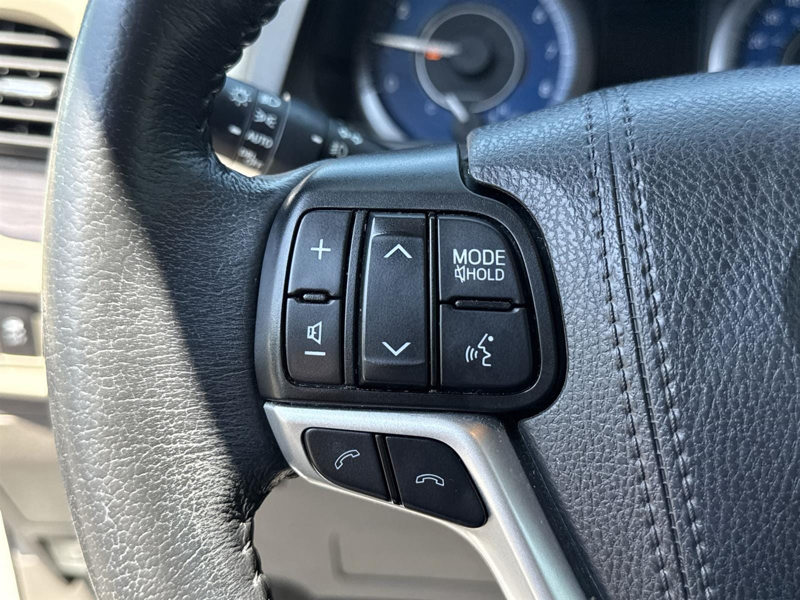 Thumbnail: 2020 Toyota Sienna - 19
