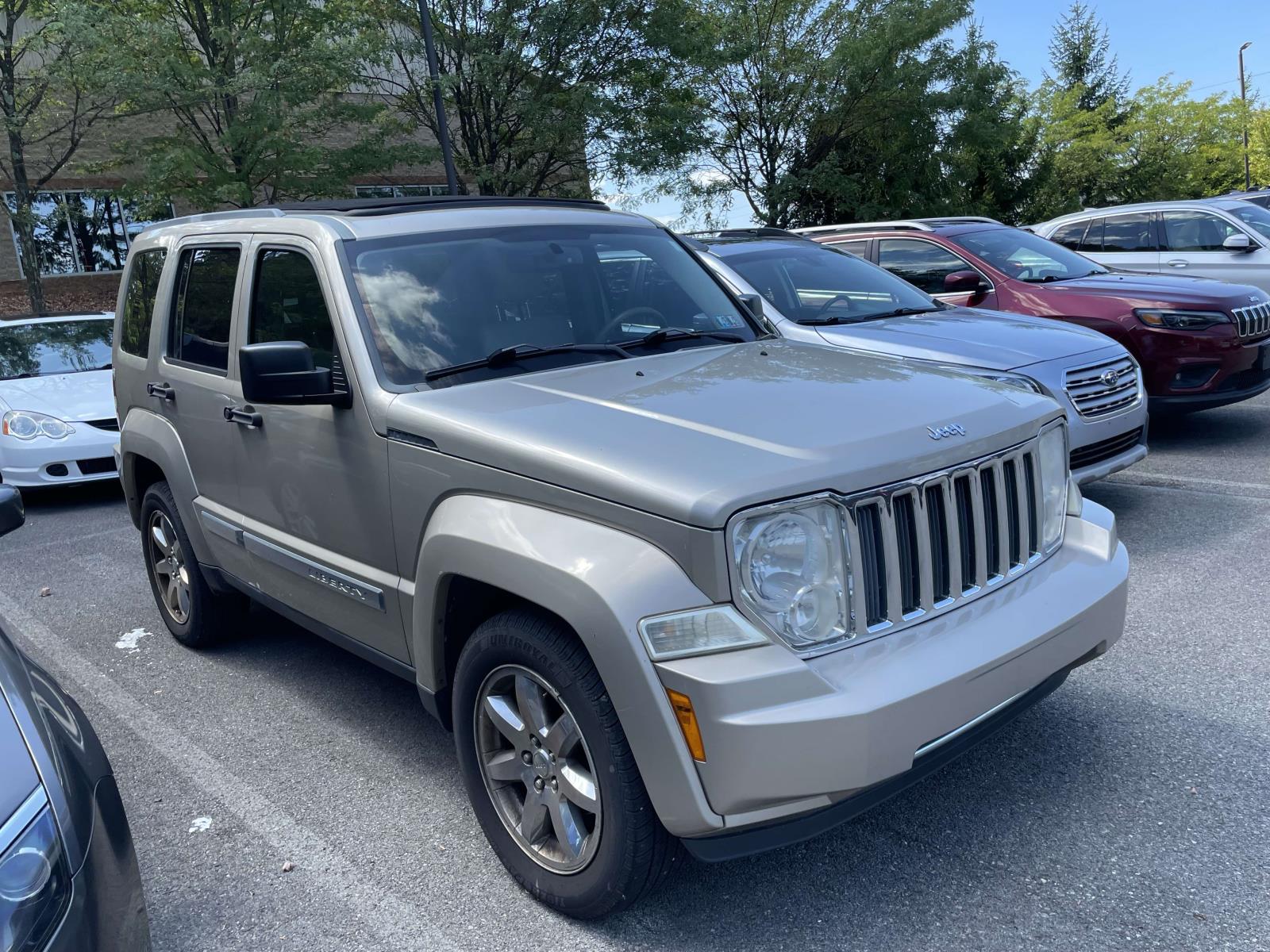 Thumbnail: 2010 Jeep Liberty - 2