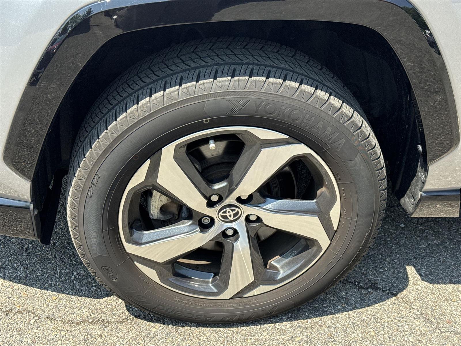 2021 Toyota RAV4 Prime SE 11