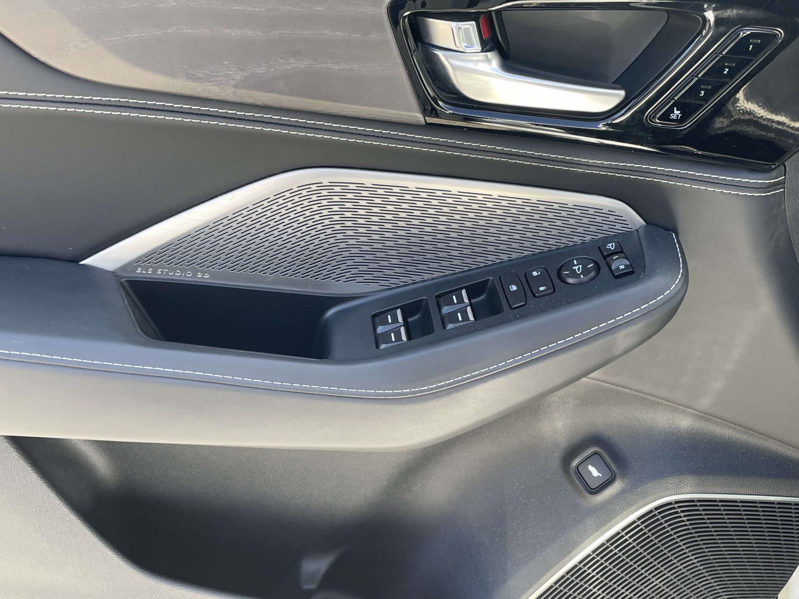 Thumbnail: 2023 Acura MDX - 11