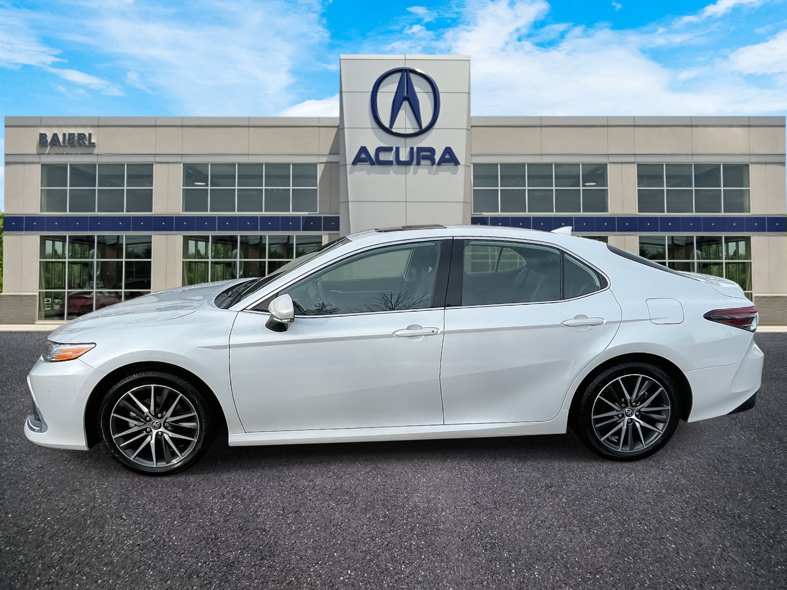 Thumbnail: 2022 Toyota Camry - 3