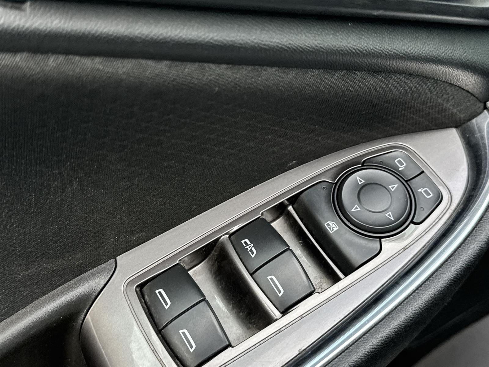 Thumbnail: 2017 Chevrolet Malibu - 32