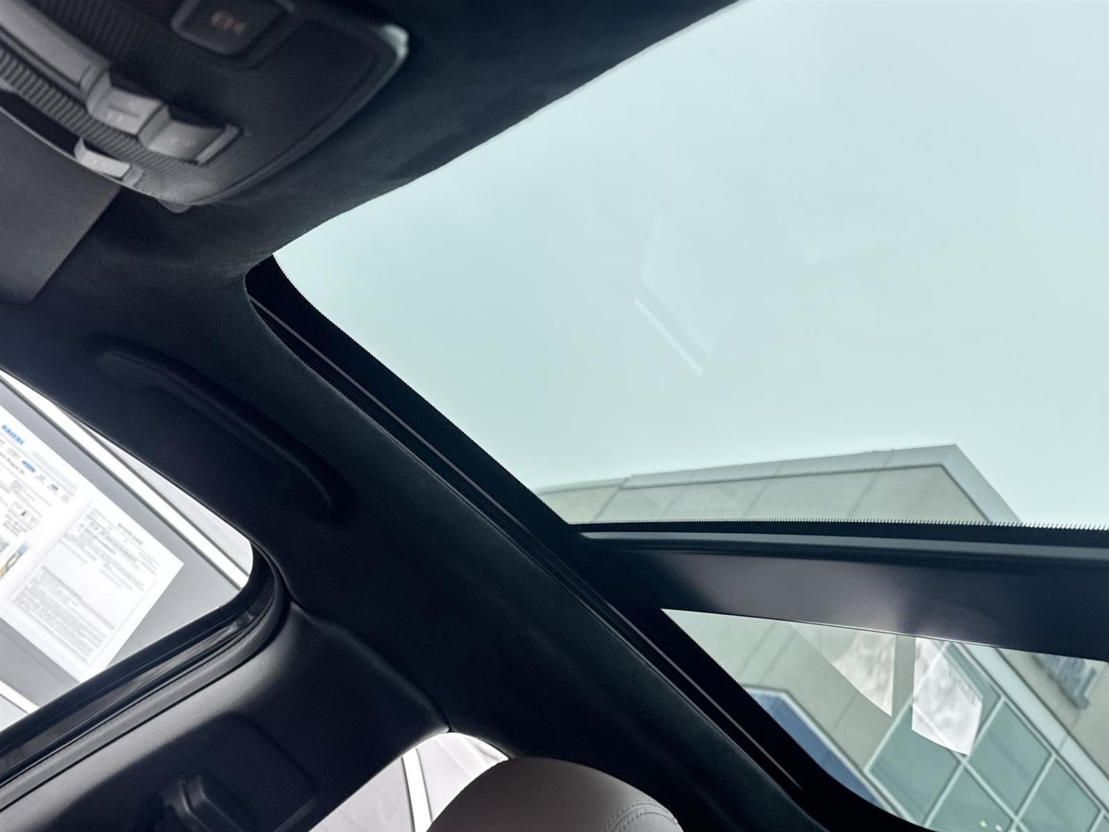 Thumbnail: 2018 INFINITI QX30 - 14