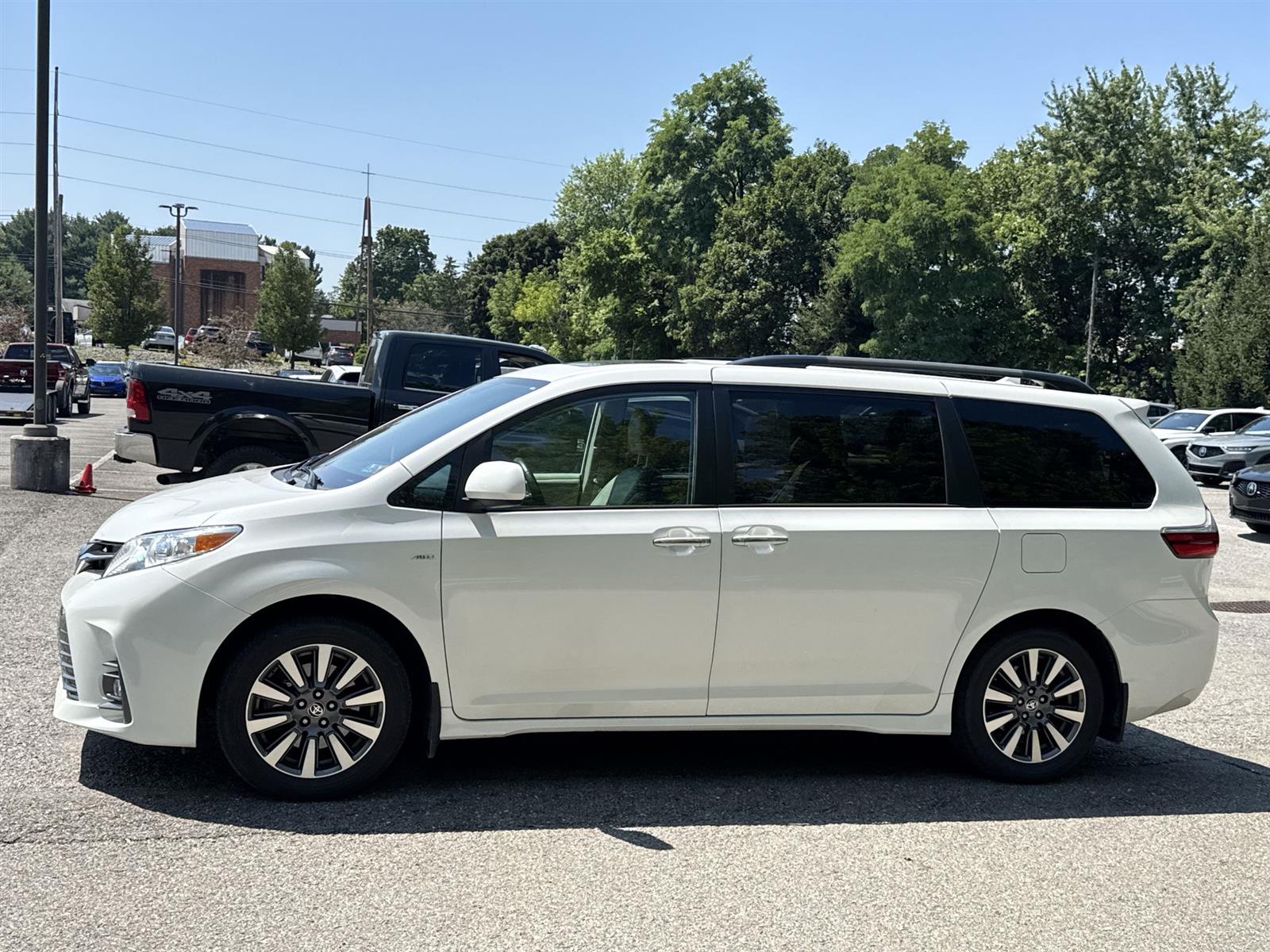 Thumbnail: 2020 Toyota Sienna - 2