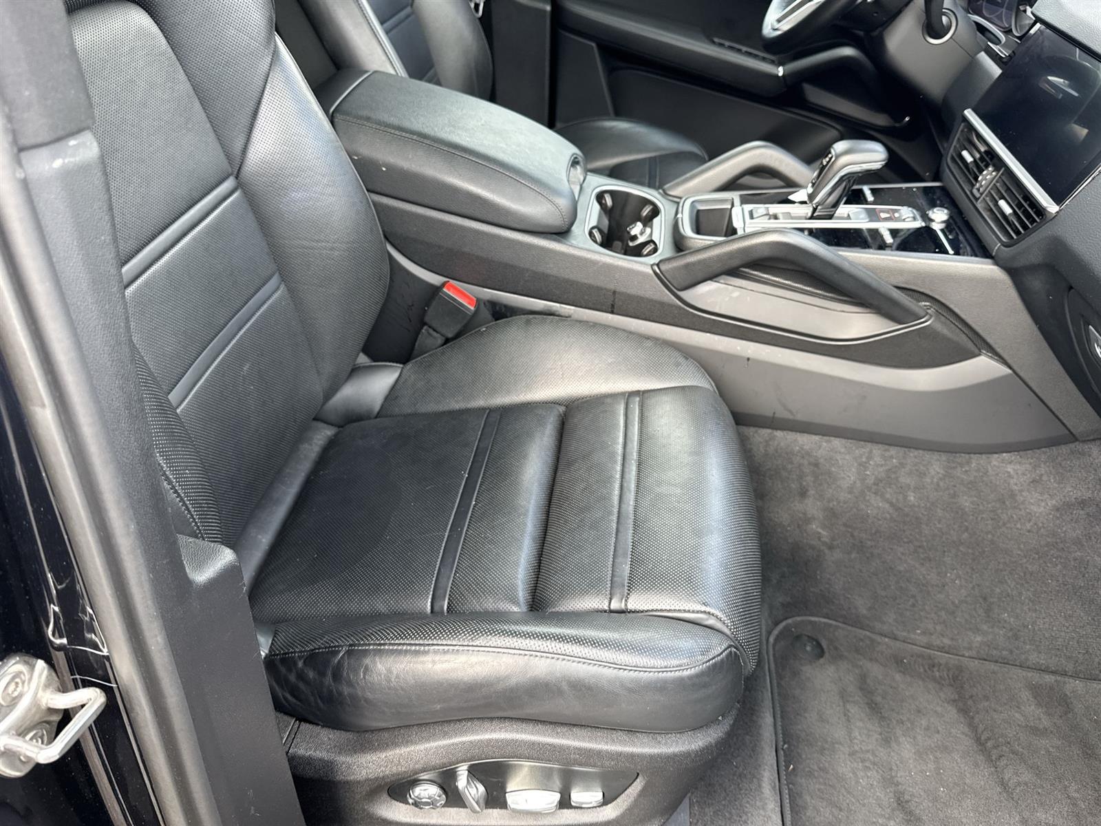 Thumbnail: 2019 Porsche Cayenne - 17