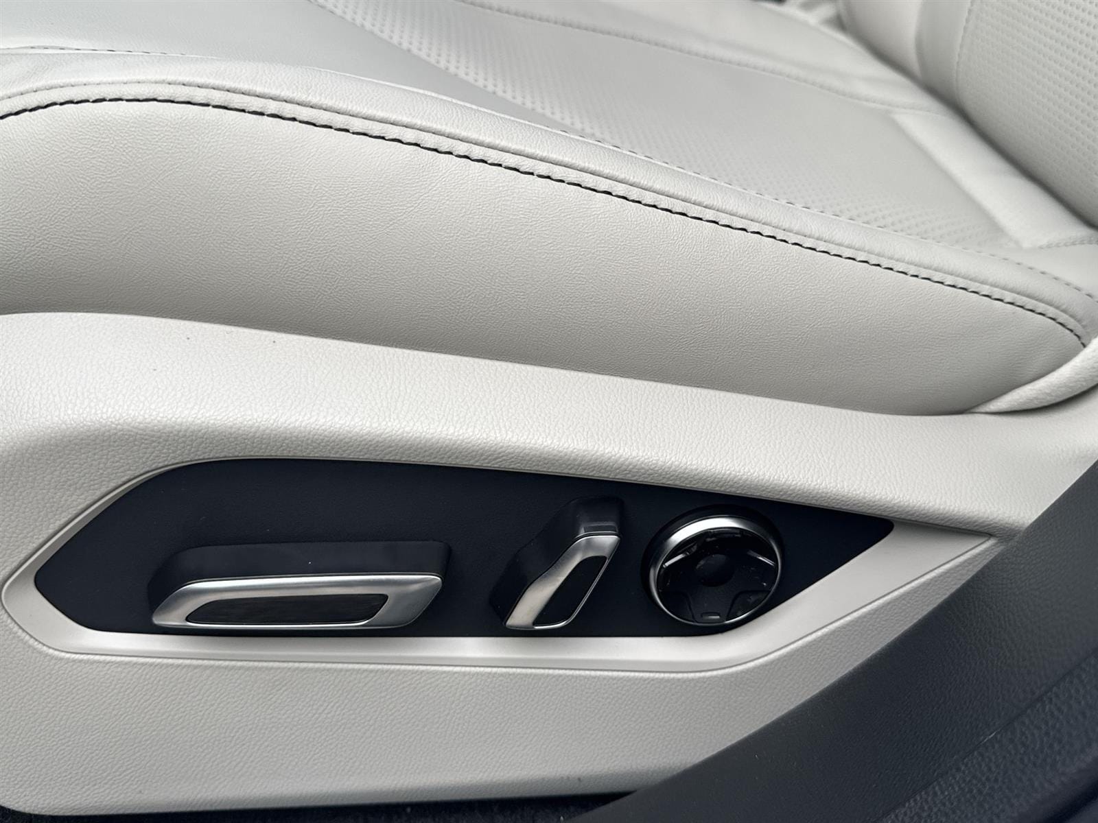 Thumbnail: 2026 Acura RDX - 12