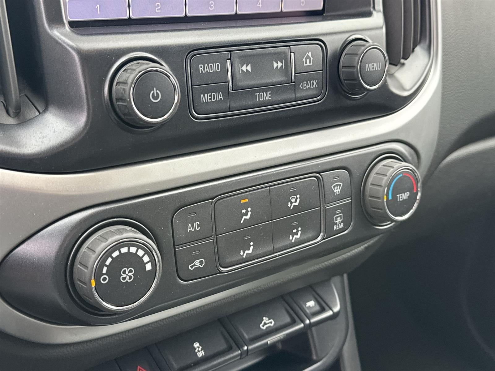 Thumbnail: 2016 Chevrolet Colorado - 32