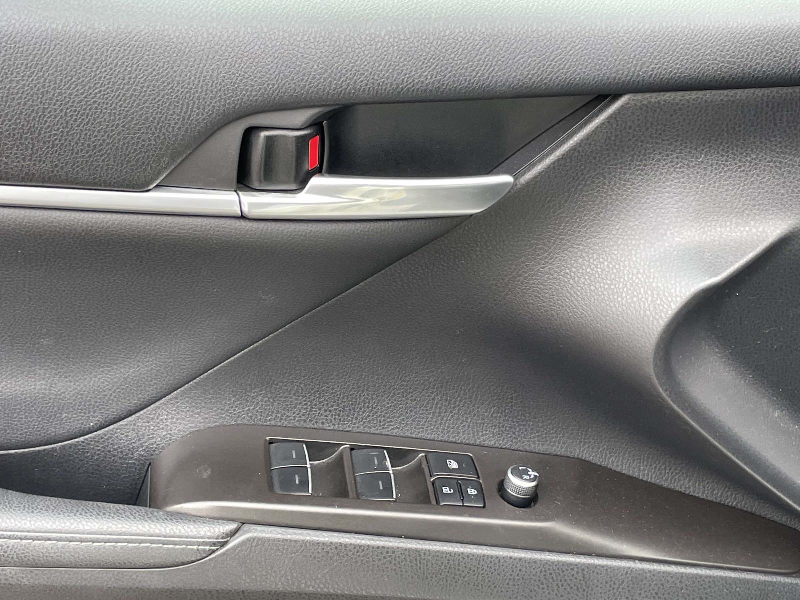 Thumbnail: 2022 Toyota Camry - 15