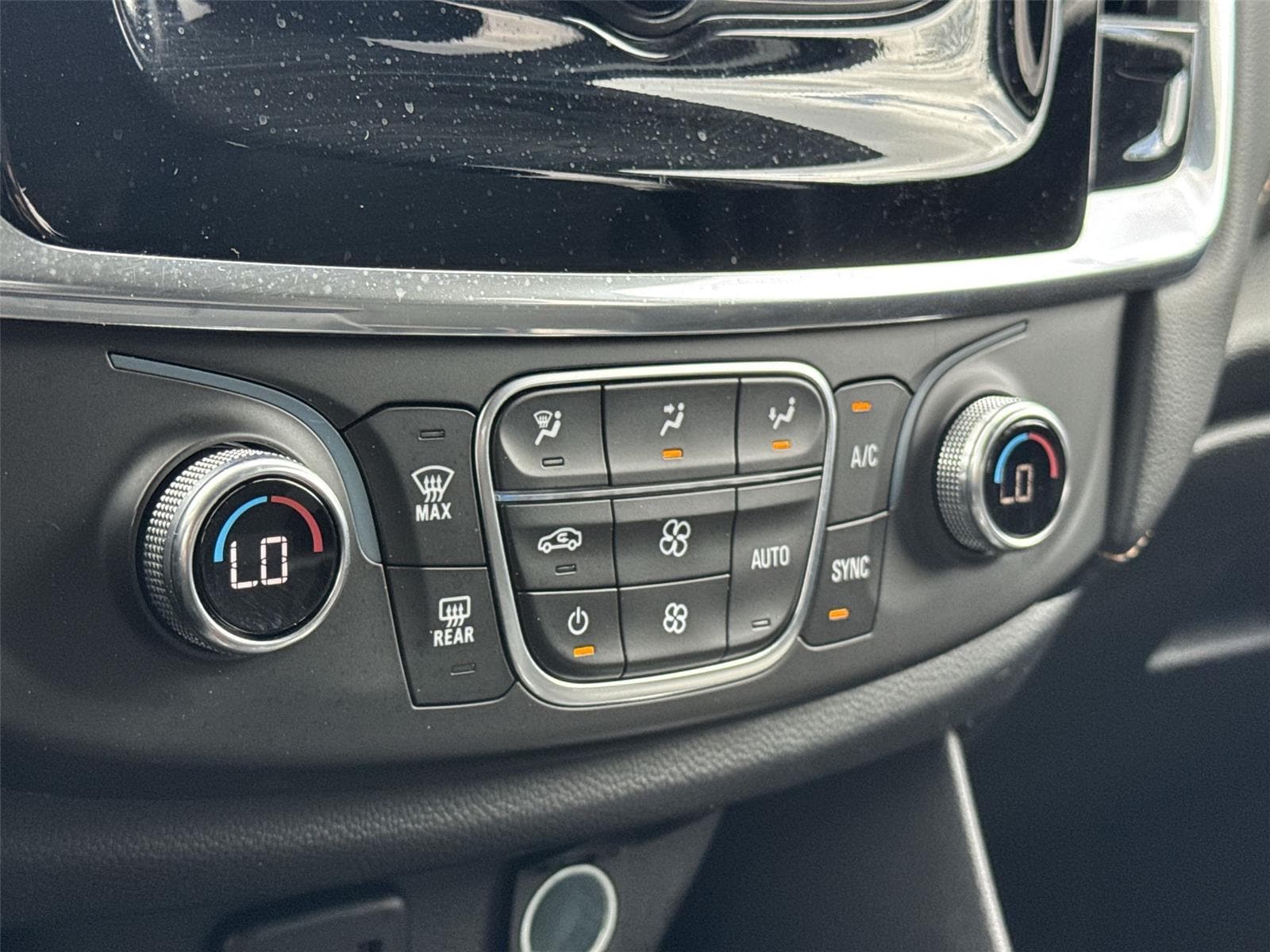 Thumbnail: 2018 Chevrolet Traverse - 32