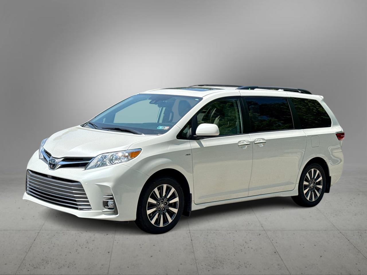 Thumbnail: 2020 Toyota Sienna - 1