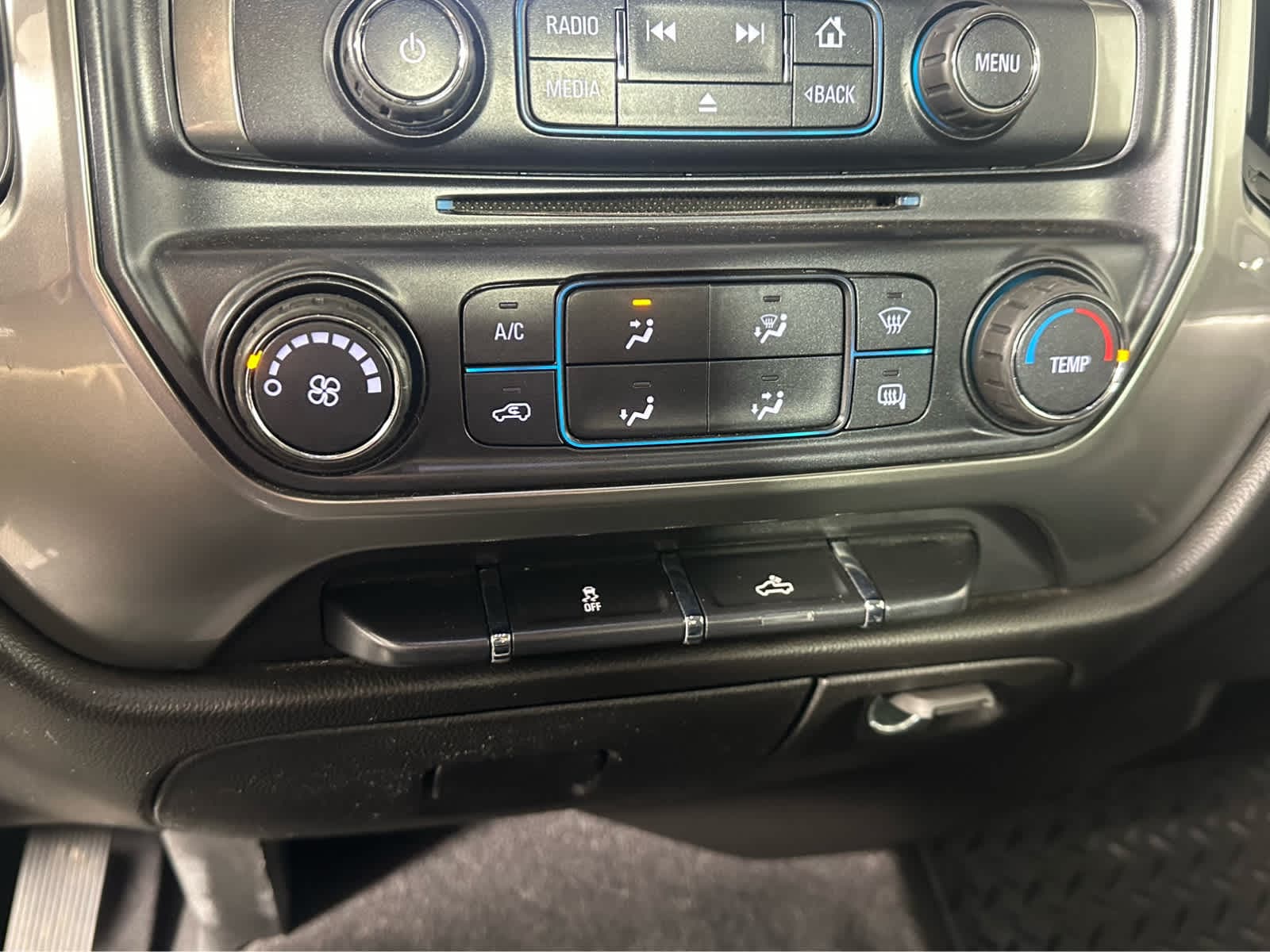 Thumbnail: 2019 Chevrolet Silverado 1500 - 16