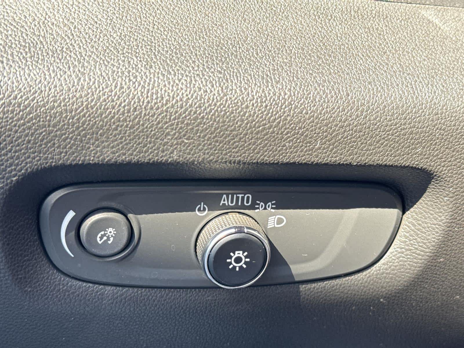 Thumbnail: 2023 Chevrolet Traverse - 26