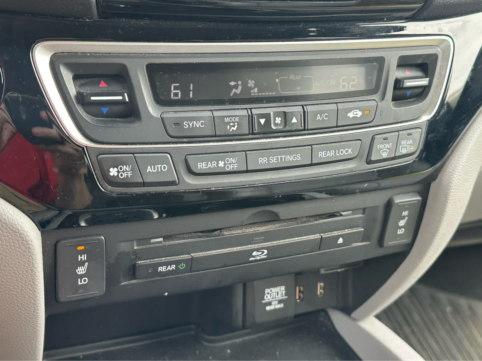 Thumbnail: 2018 Honda Pilot - 17