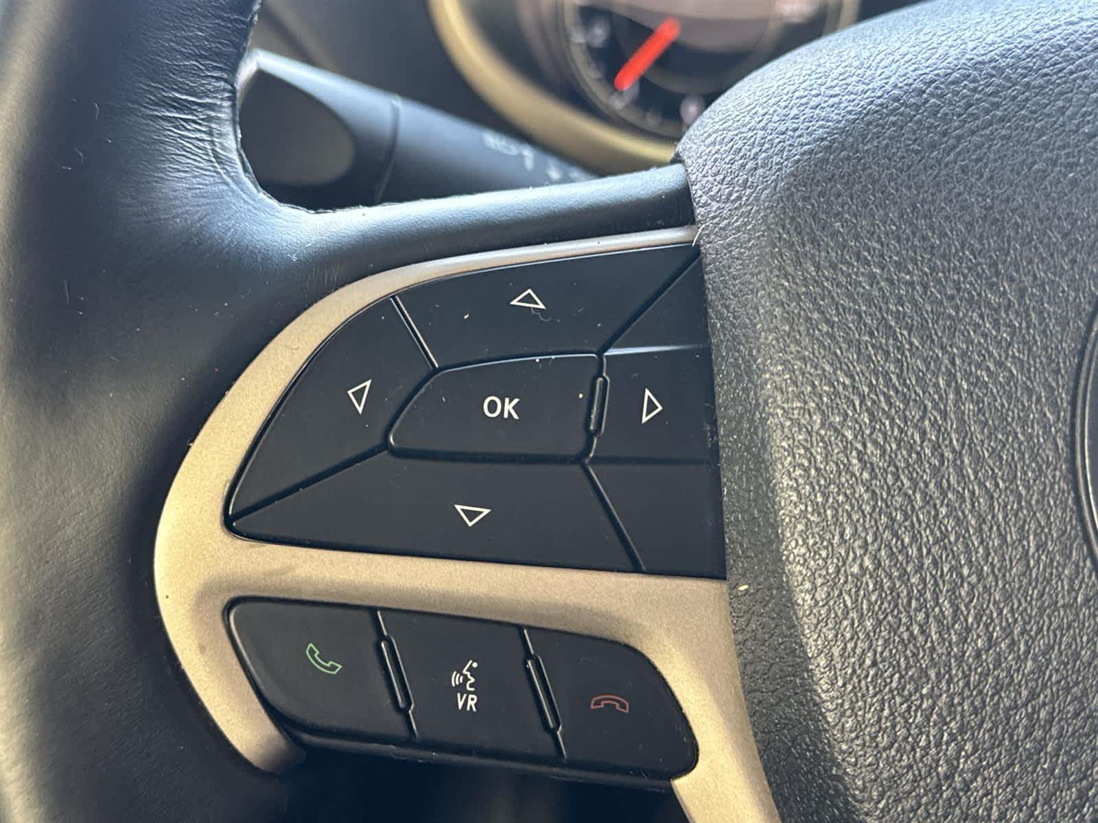 Thumbnail: 2018 Jeep Cherokee - 23