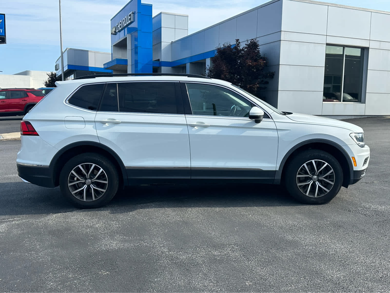 Thumbnail: 2020 Volkswagen Tiguan - 8