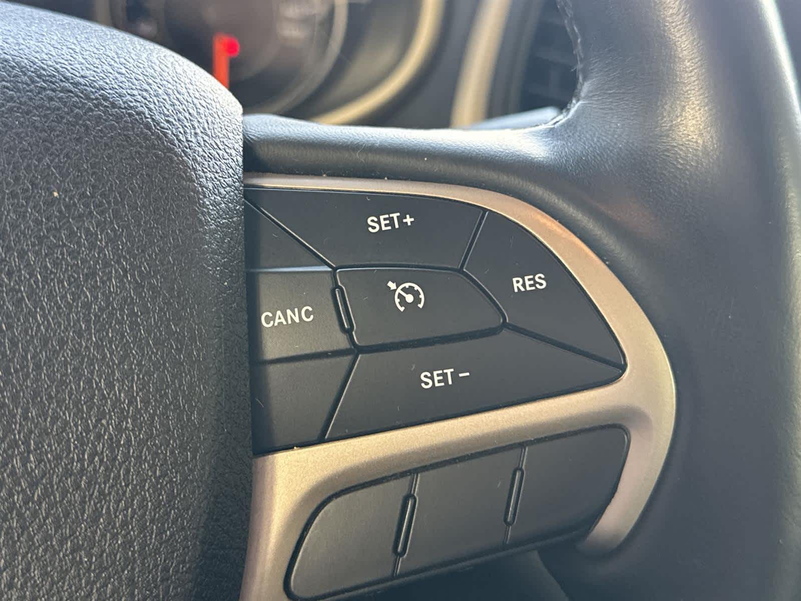 Thumbnail: 2018 Jeep Cherokee - 24