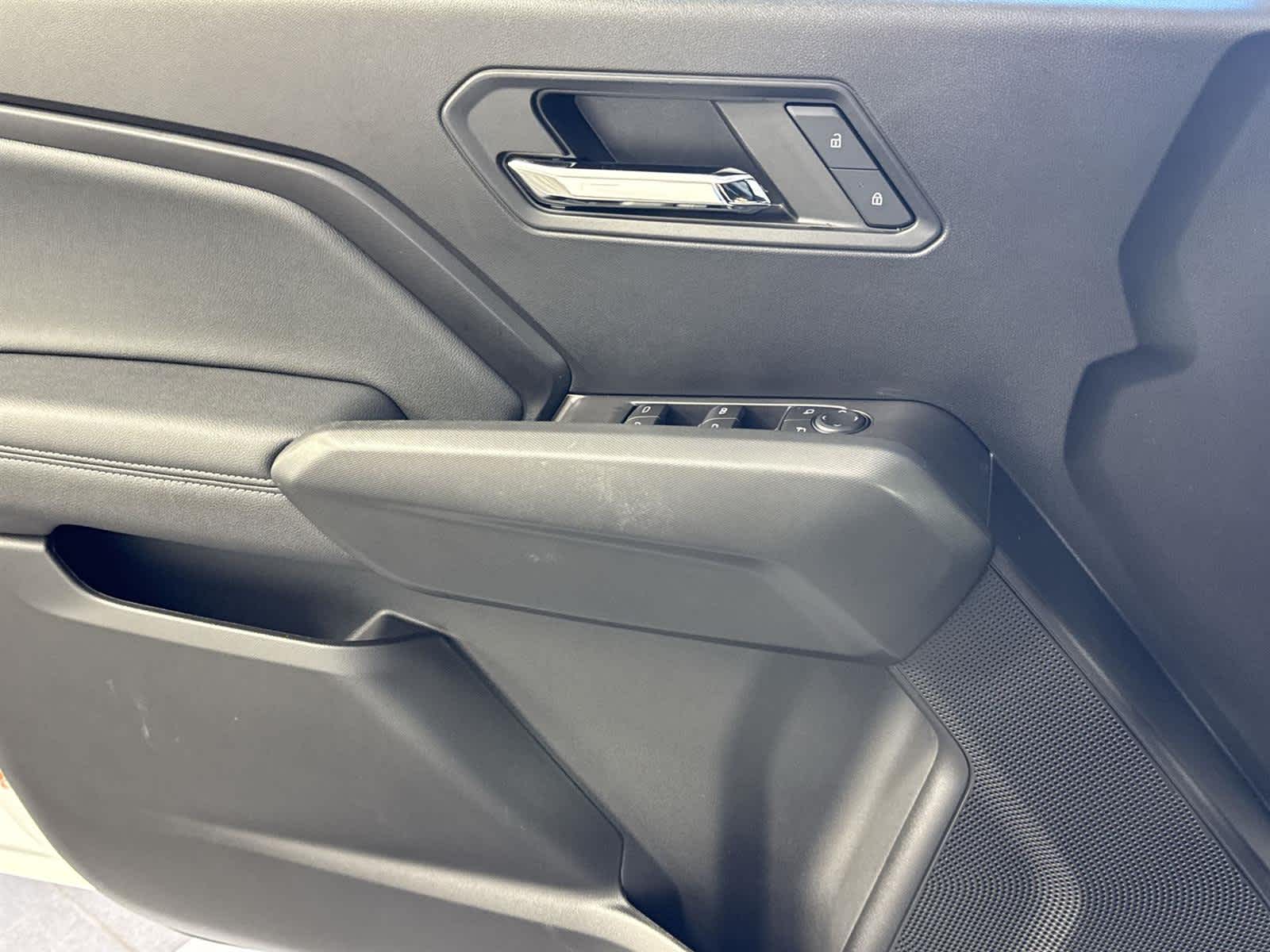 Thumbnail: 2024 Chevrolet Colorado - 21