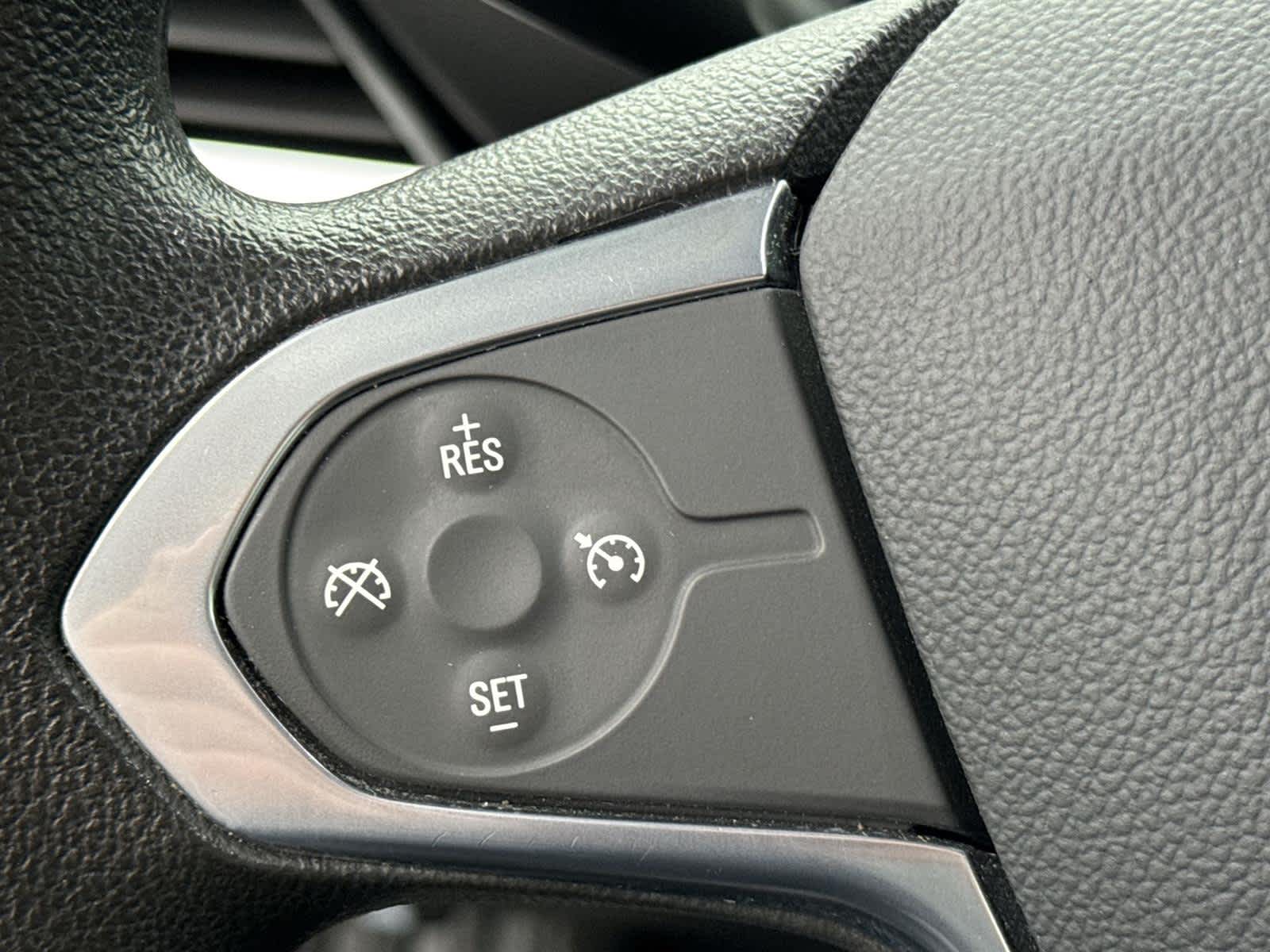 Thumbnail: 2021 Chevrolet Traverse - 23