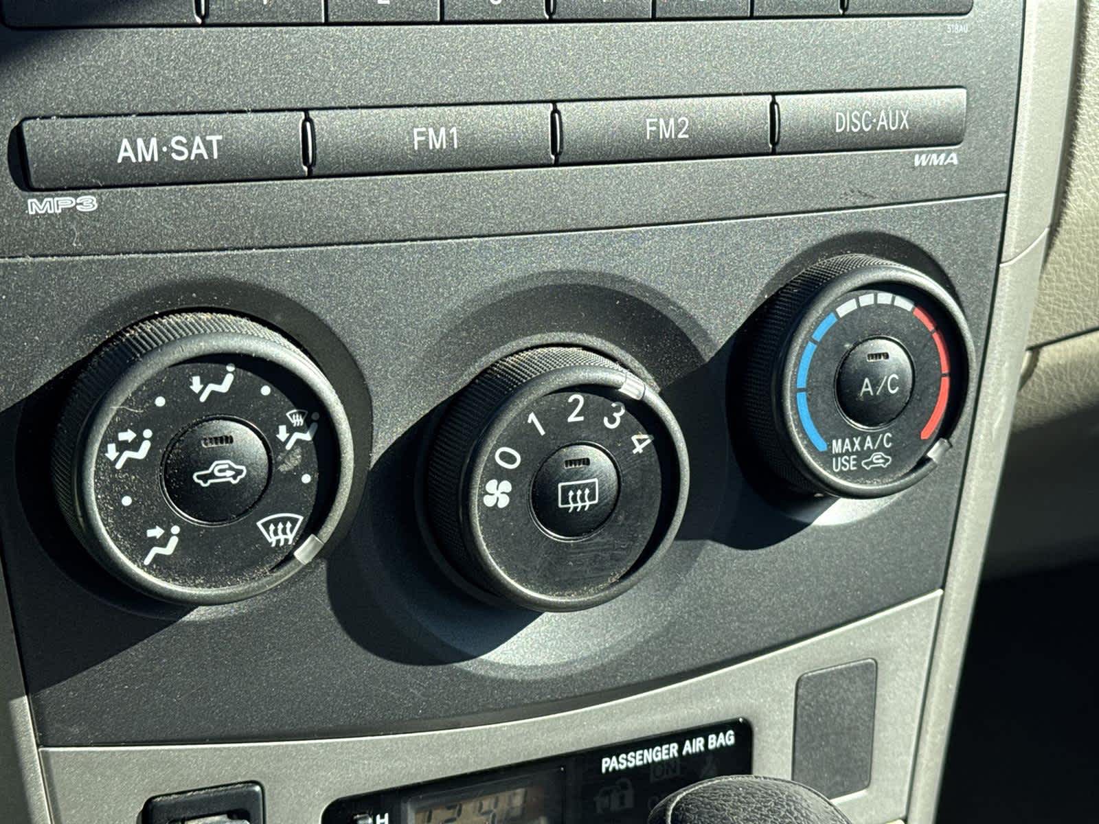 Thumbnail: 2011 Toyota Corolla - 16