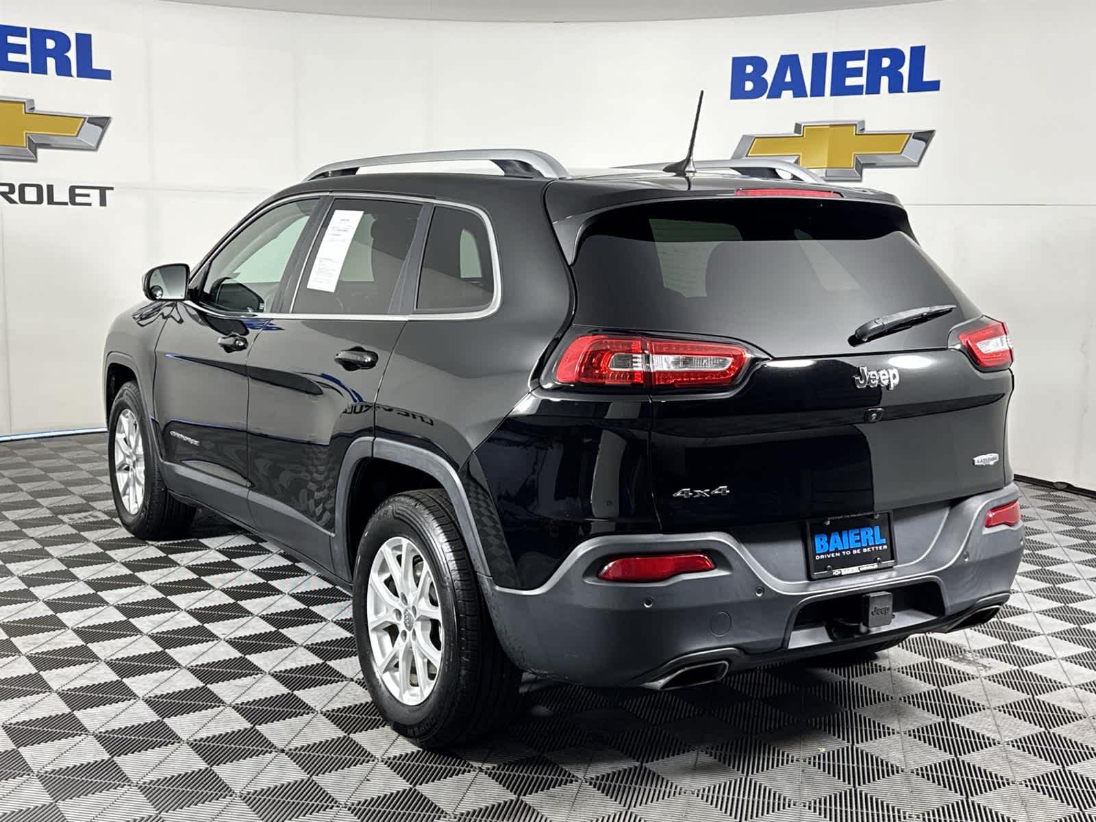 Thumbnail: 2017 Jeep Cherokee - 3