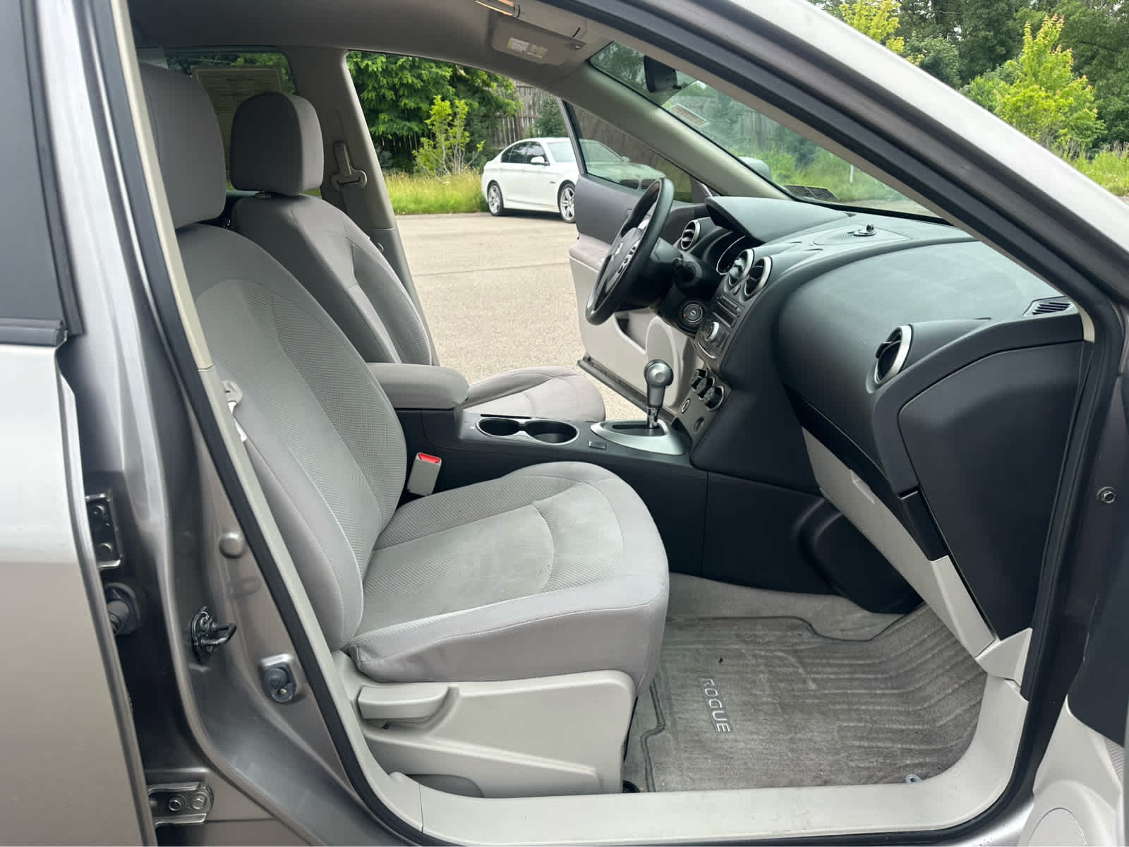 2013 Nissan Rogue S 19